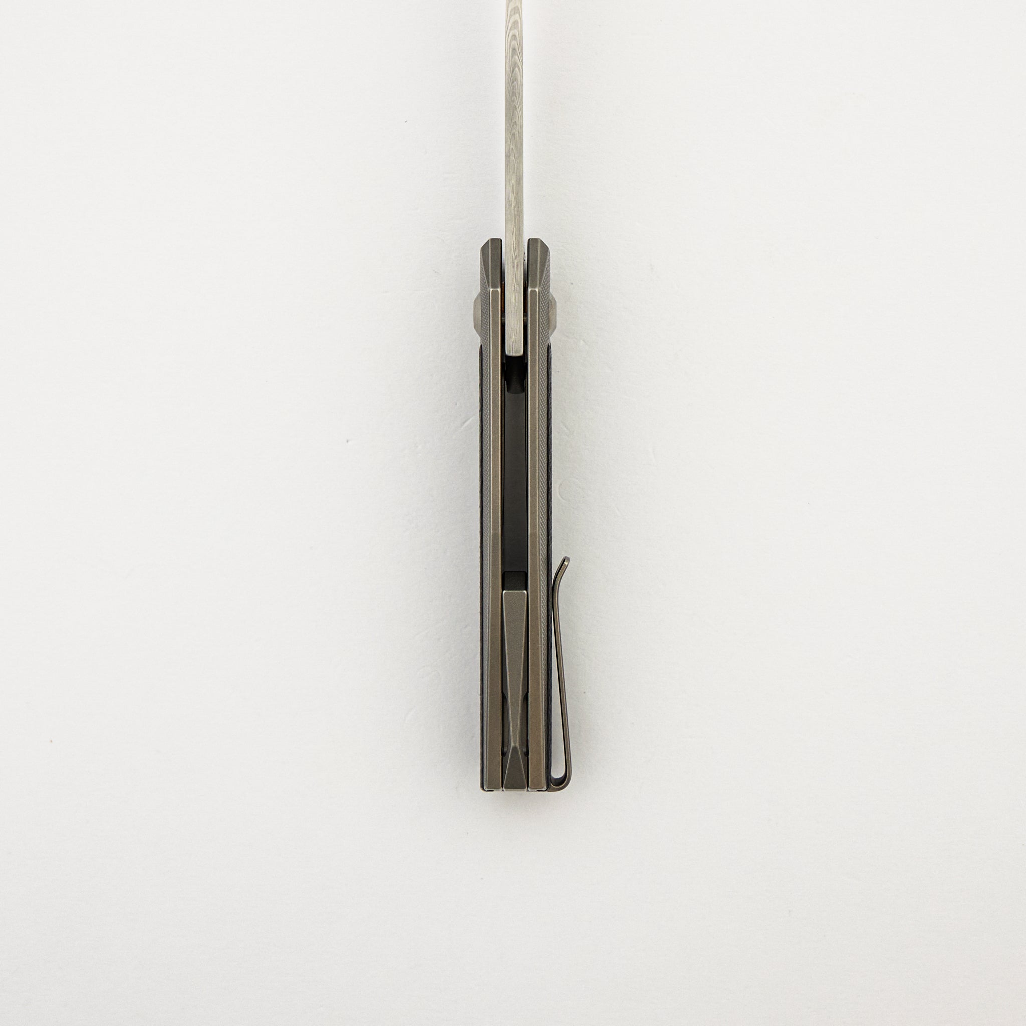 ARN - Grey/Satin - Titanium Handle - Carbon Fiber Inlays - Damasteel Blade - #110