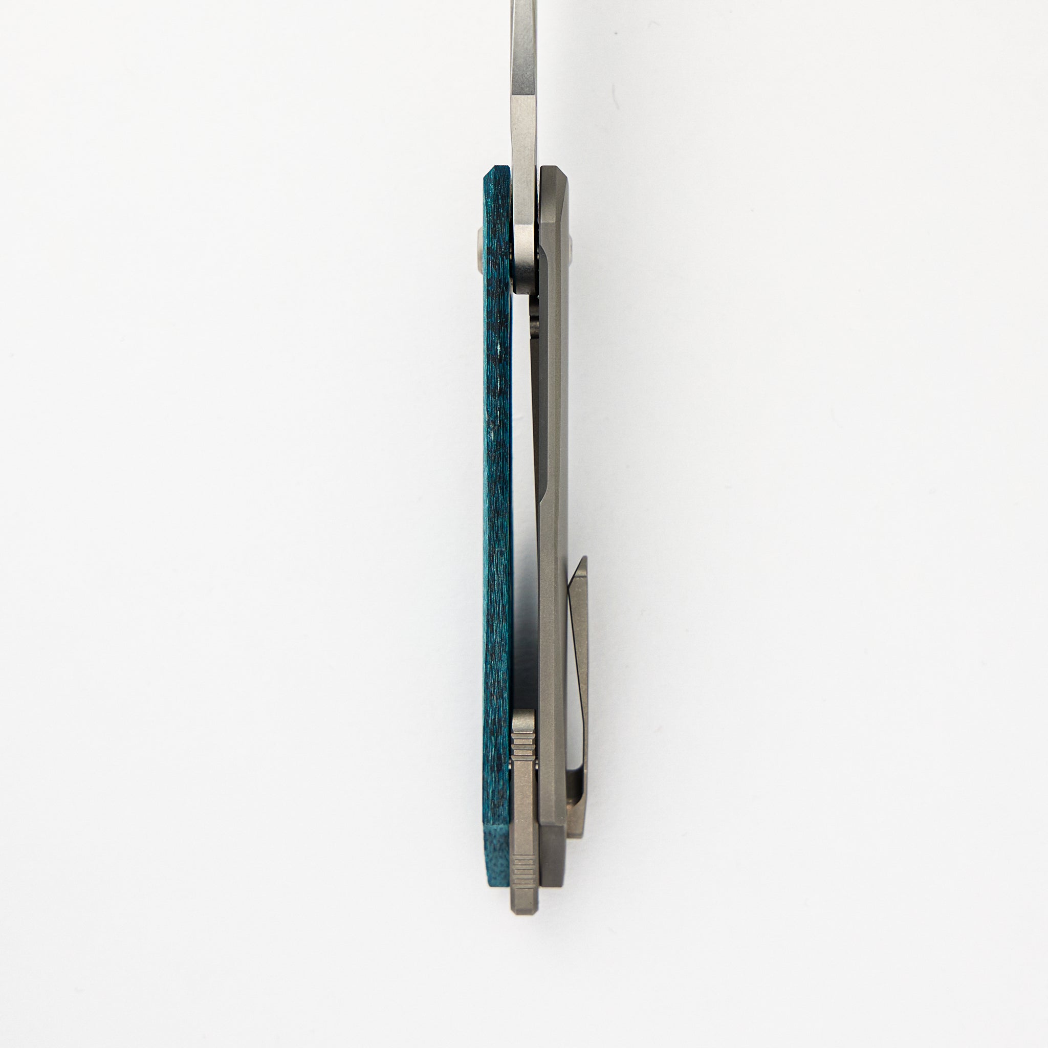 Mini Arius - Aqua Blue Twill Carbon Fiber Handle - M390