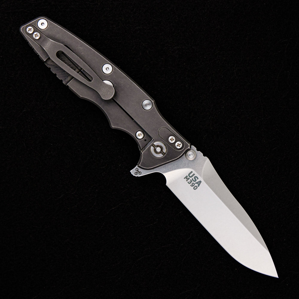 HINDERER EKLIPSE 3.5″ M390 SWEDGED SPEAR TRI-WAY BATTLE BLACK STONEWASH BLADE BLACK G10