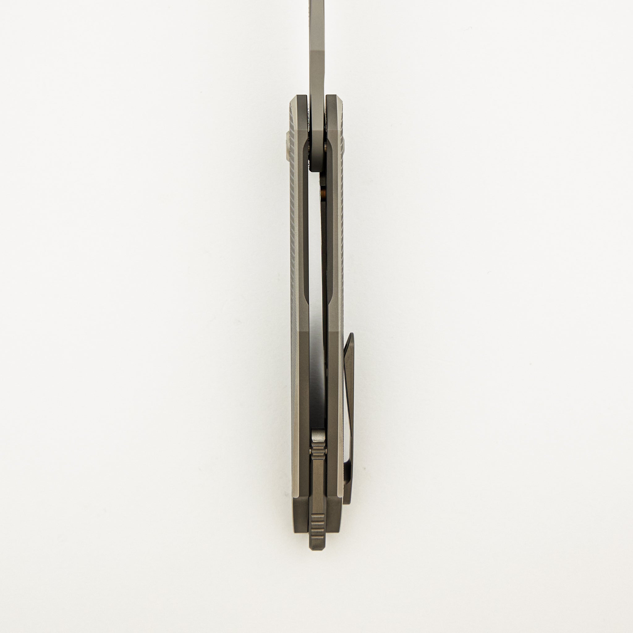 Arius - Style 57 - Titanium Handle - M390 Blade