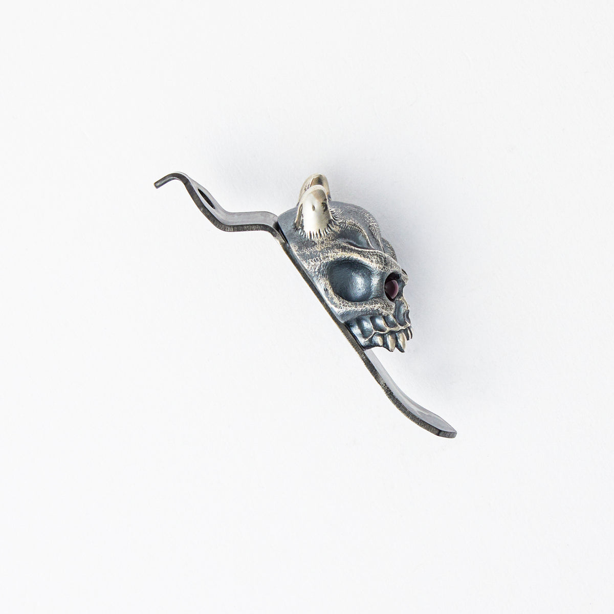 Starlingear Collaboration Silver Vigilant Oni Hard Warrior W/ Red Eyes Strider Clip