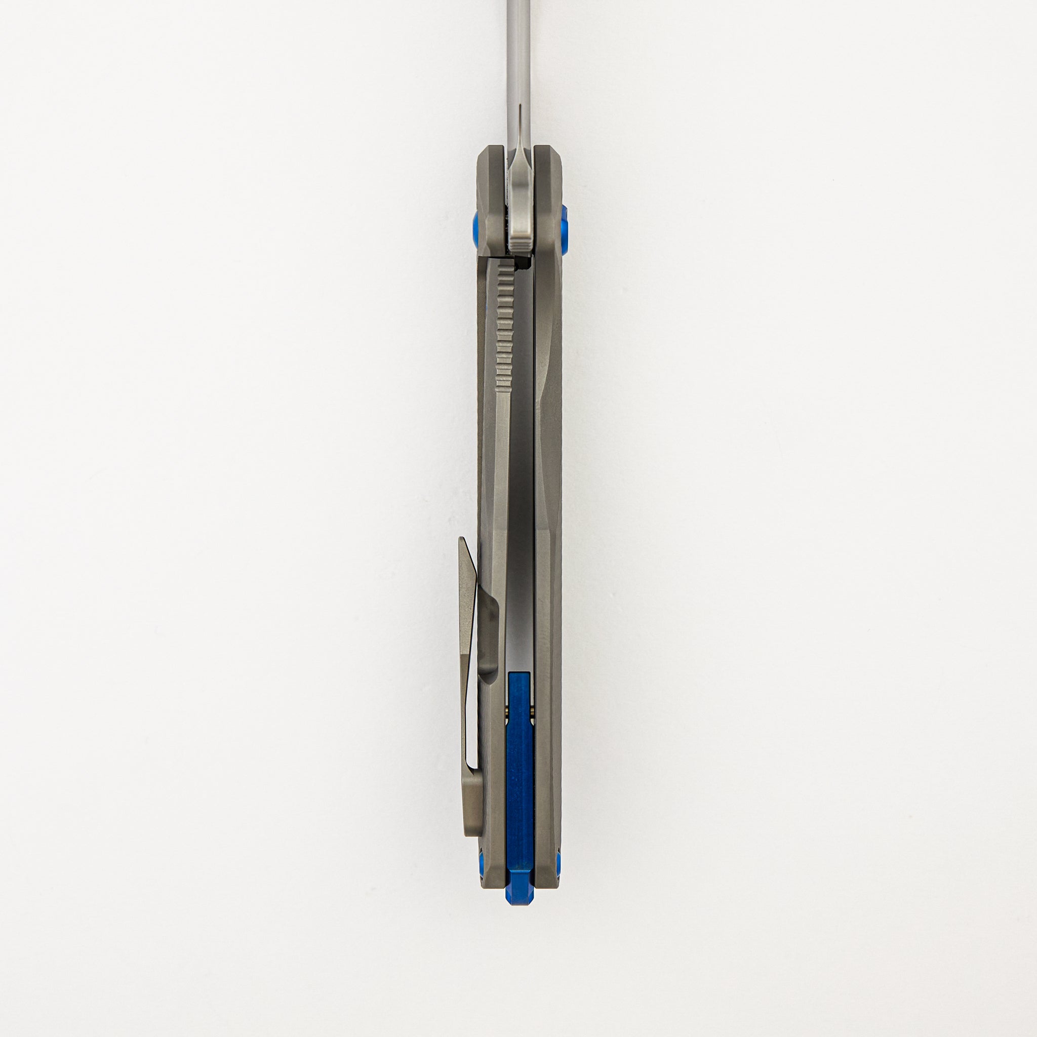 Arius - Corda Titanium Handle - Blue Hardware - Burnished W/ Polished Flats M398 Blade