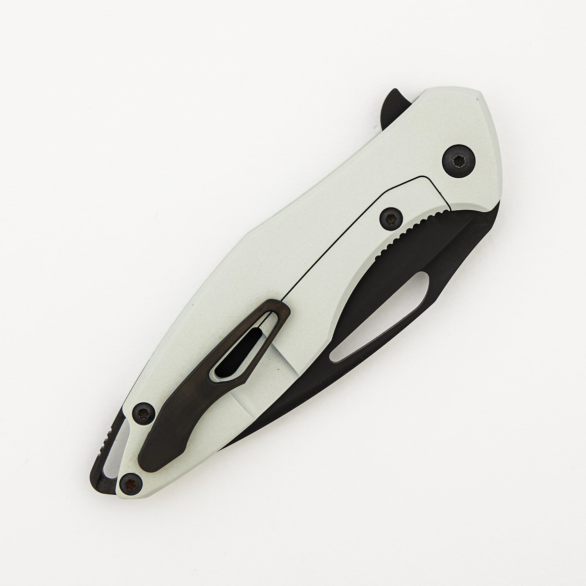 Arius - Smooth Titanium Handle - Black Hardware - Black CTS-XHP Blade