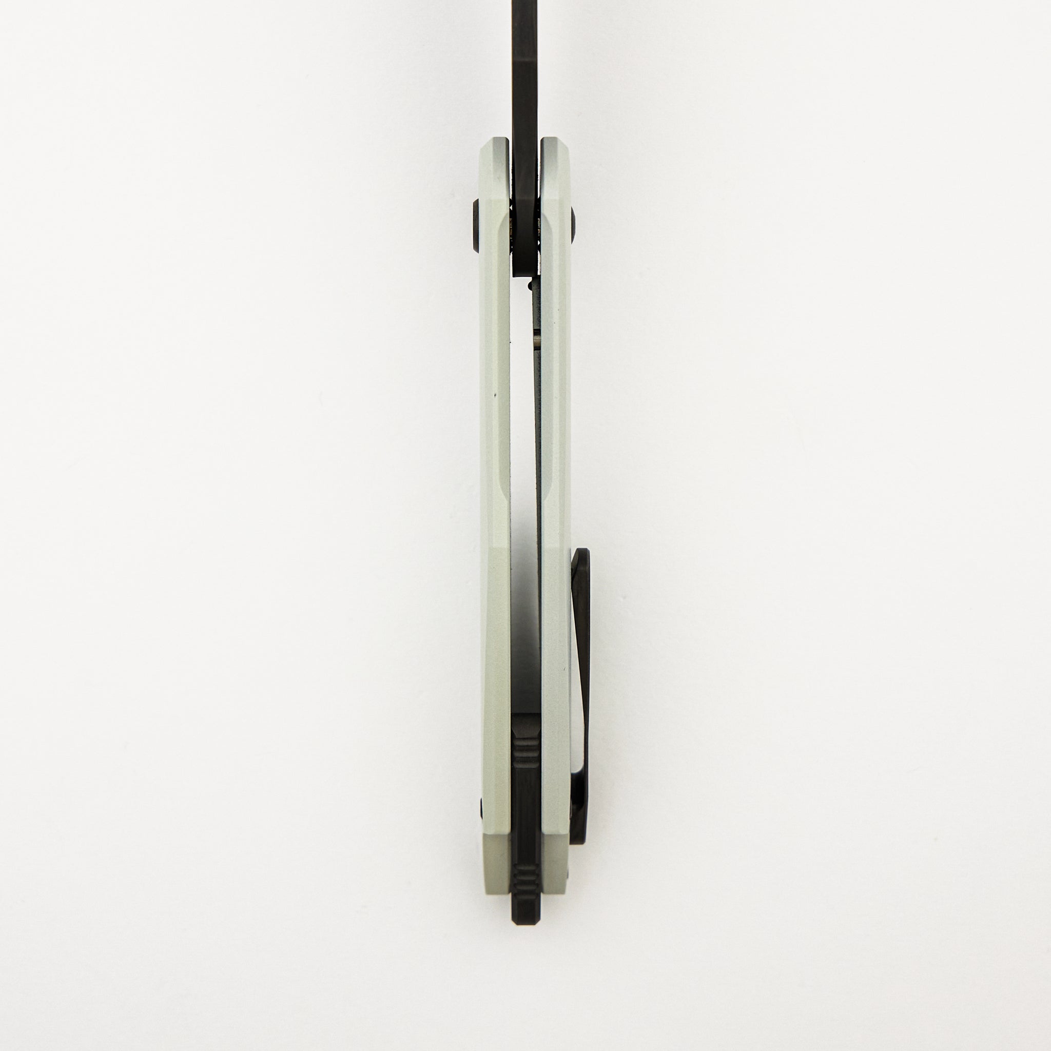 Arius - Smooth Titanium Handle - Black Hardware - Black CTS-XHP Blade