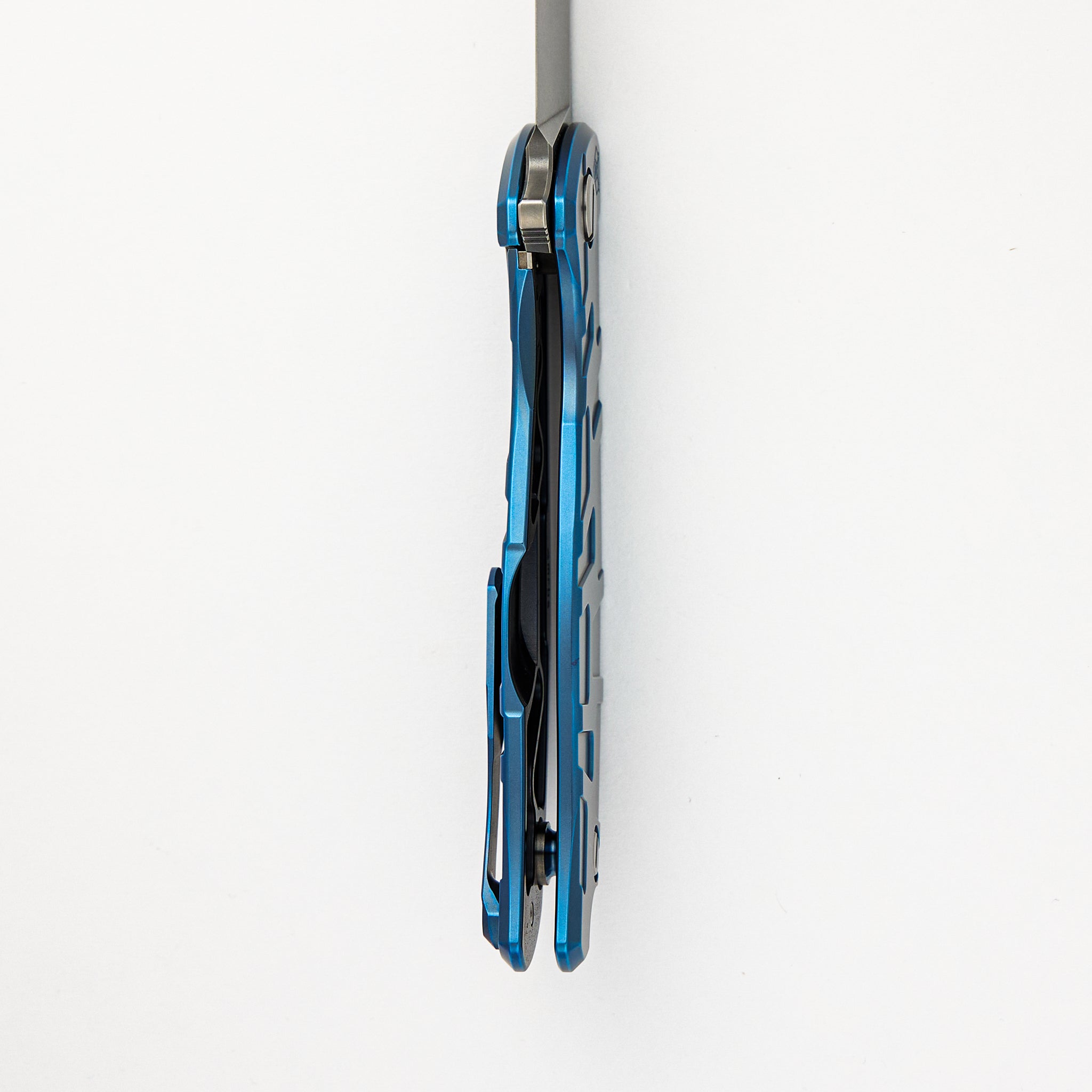 F95 T - Blue Titanium Handle - Vanax 37 Blade - MRBS