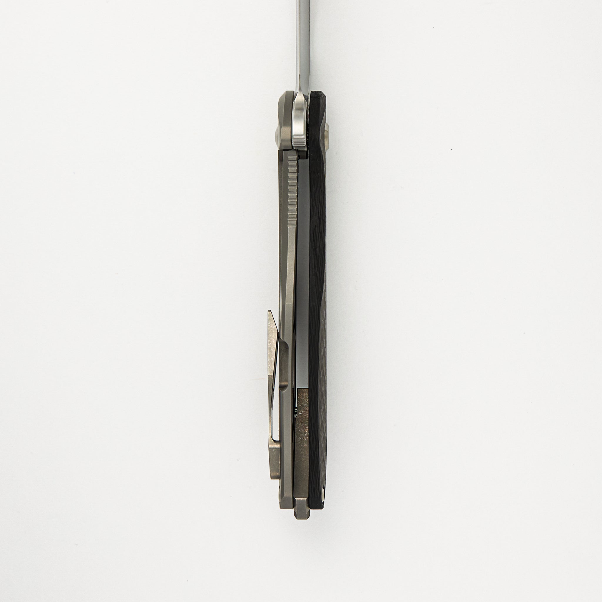 Arius - Titanium/Smooth Carbon Fiber Handle - Burnished W Polished Flats M390 Blade