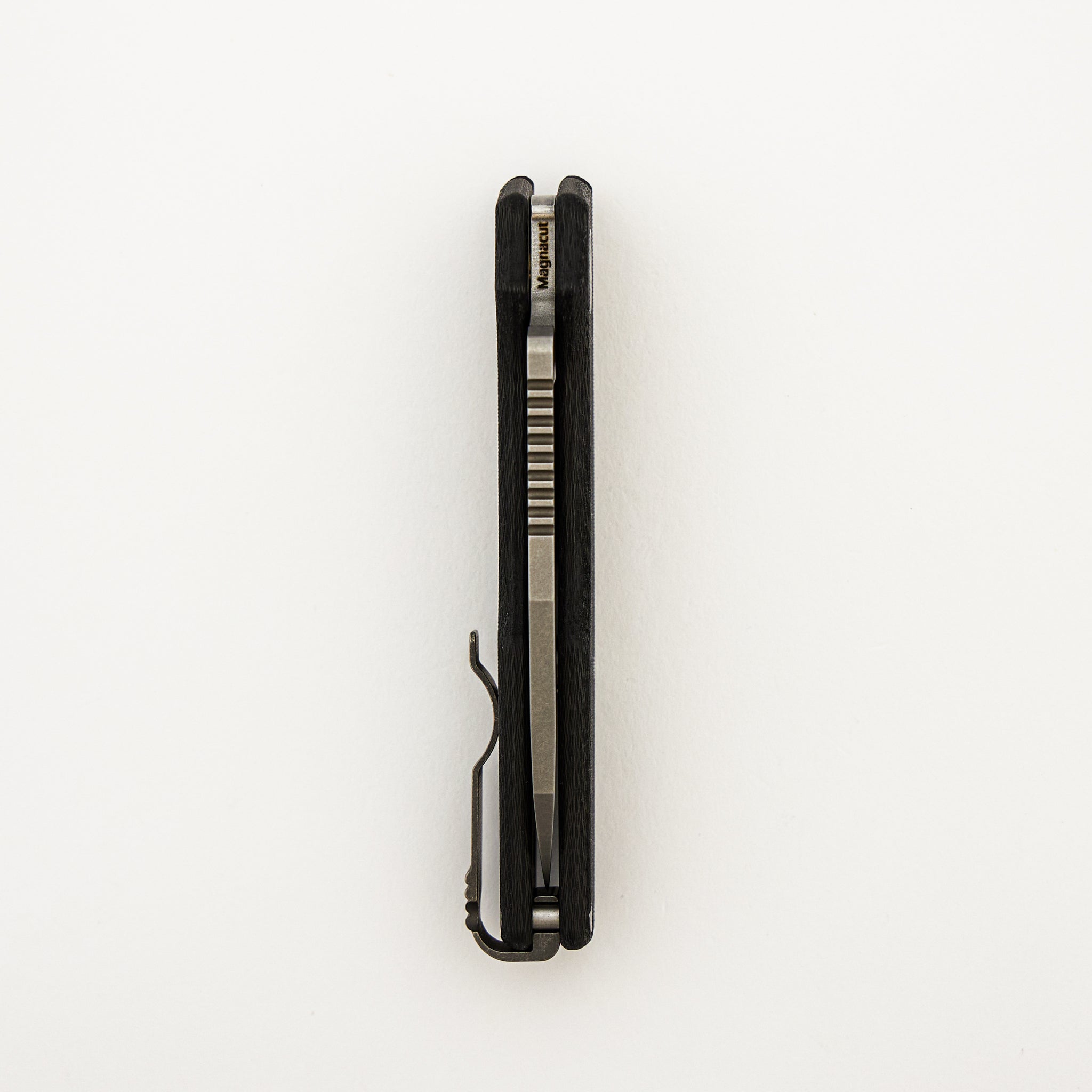 AD22 - MagnaCut Blade - Carbon Fiber Handle