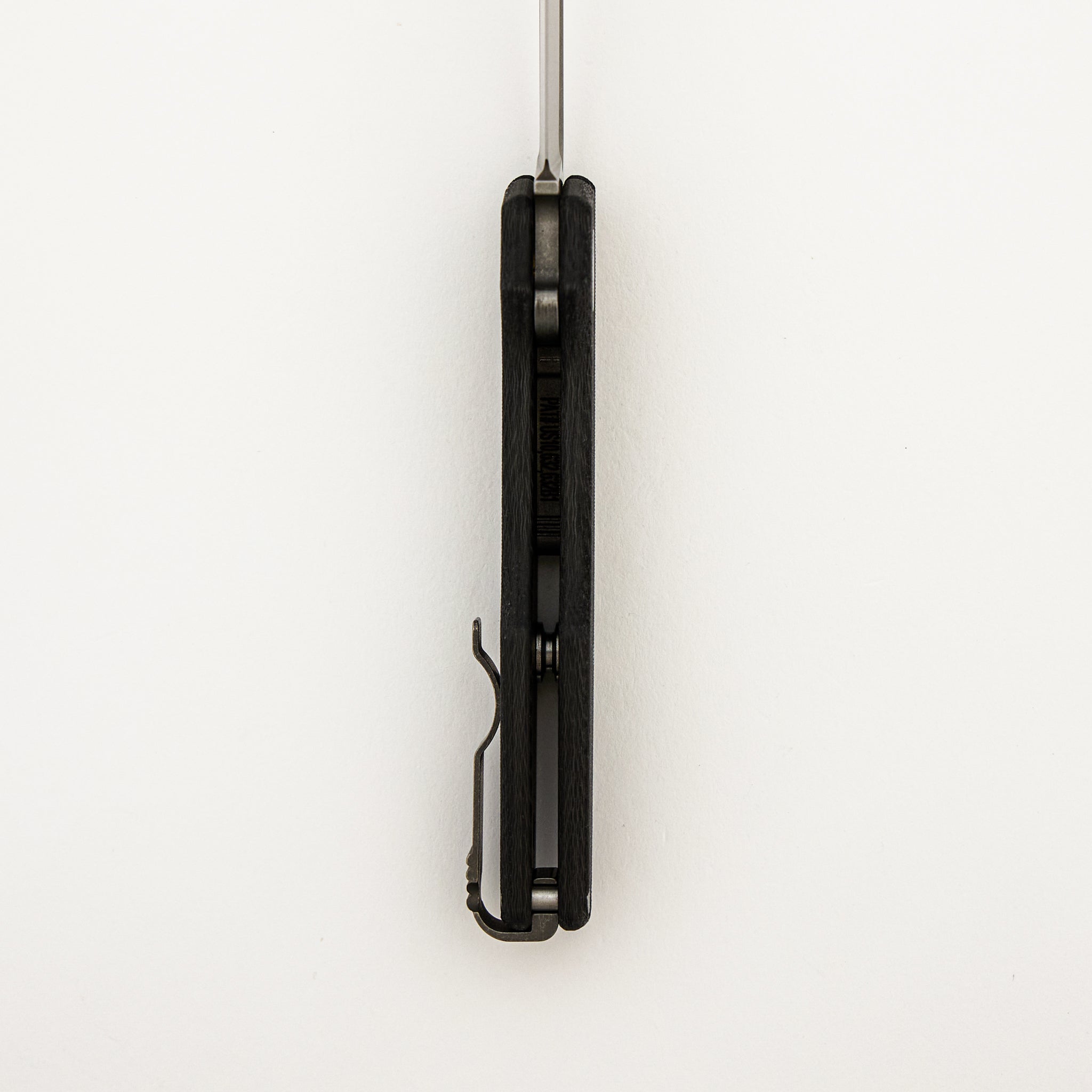 AD22 - MagnaCut Blade - Carbon Fiber Handle