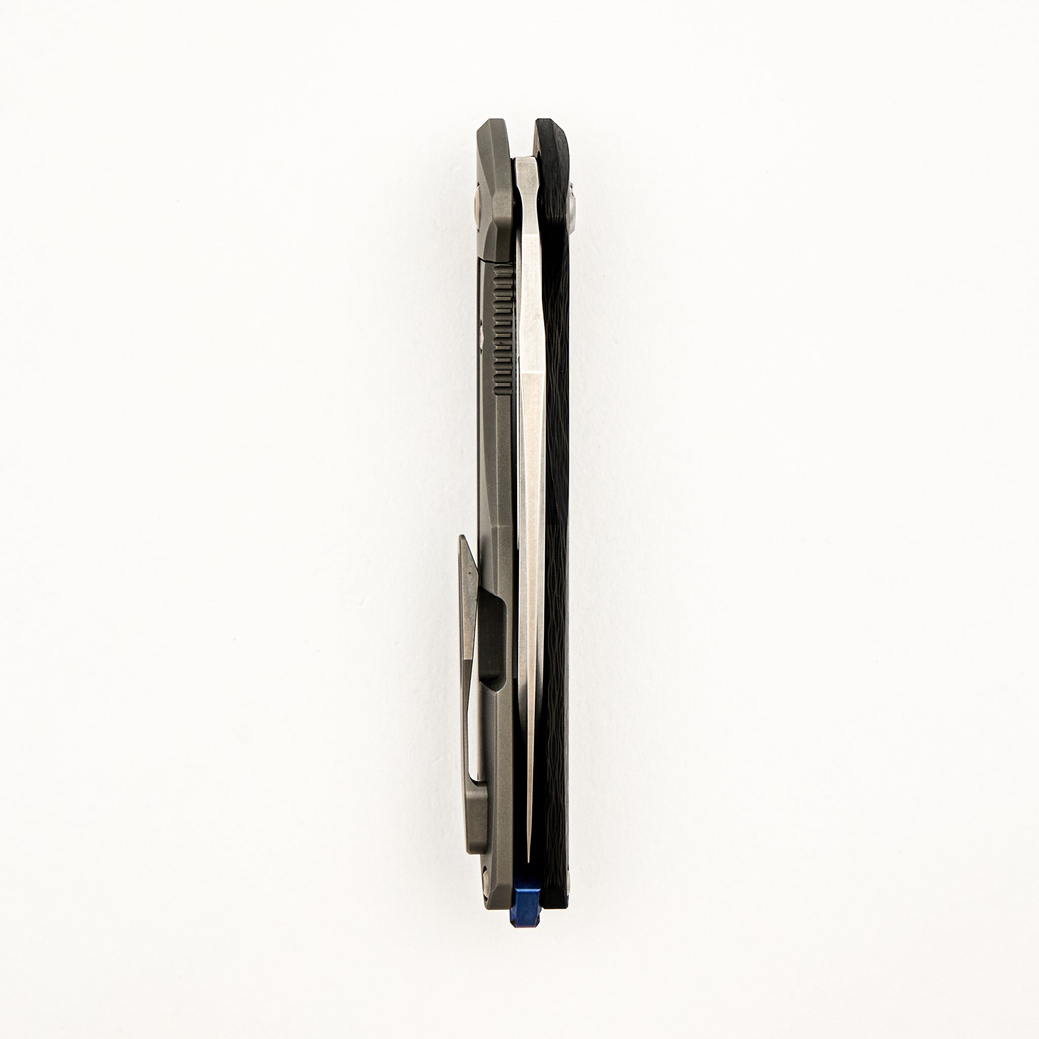 Arius - Carbon Fiber/Titanium Handle - Silver Hardware - M390 Blade