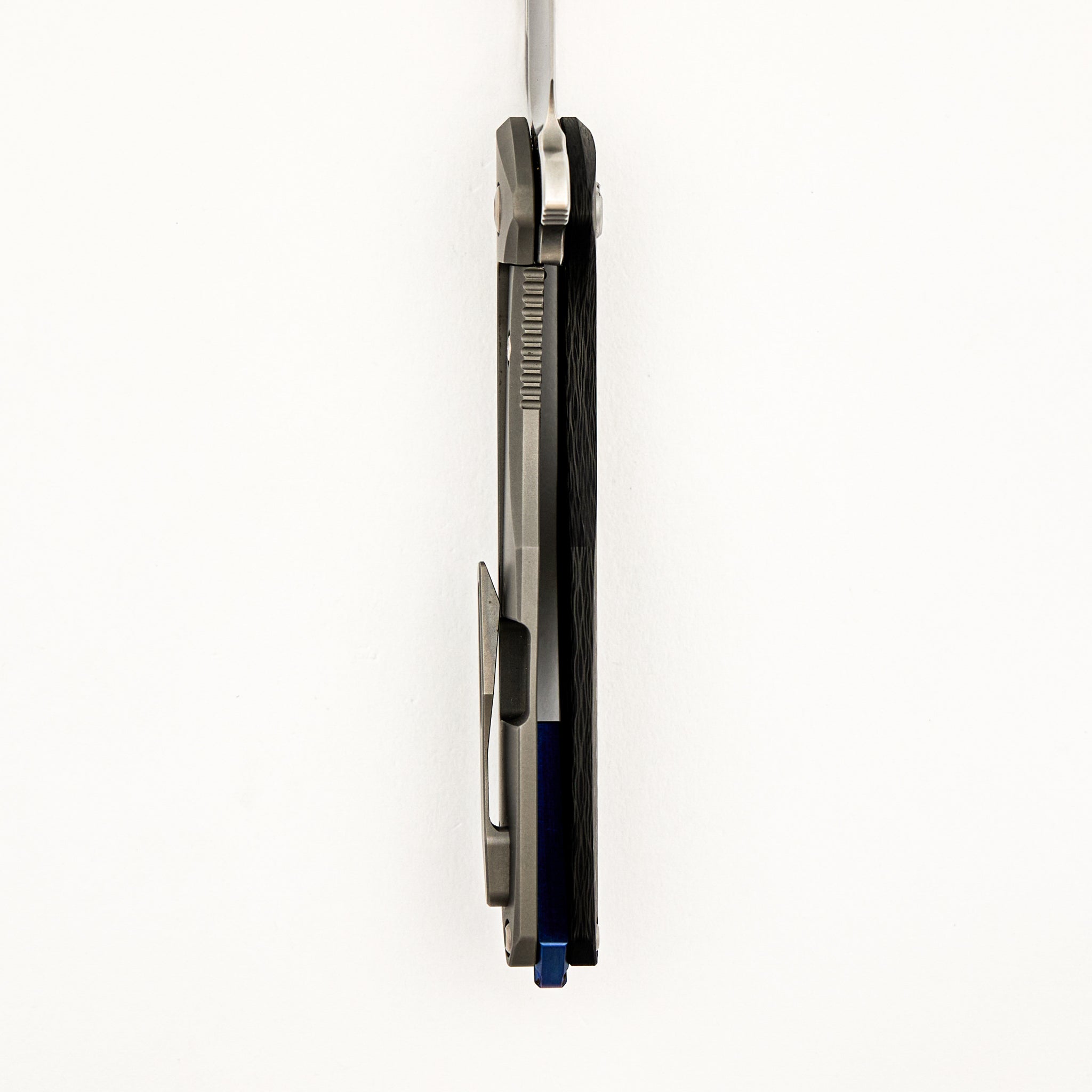 Arius - Carbon Fiber/Titanium Handle - Silver Hardware - M390 Blade