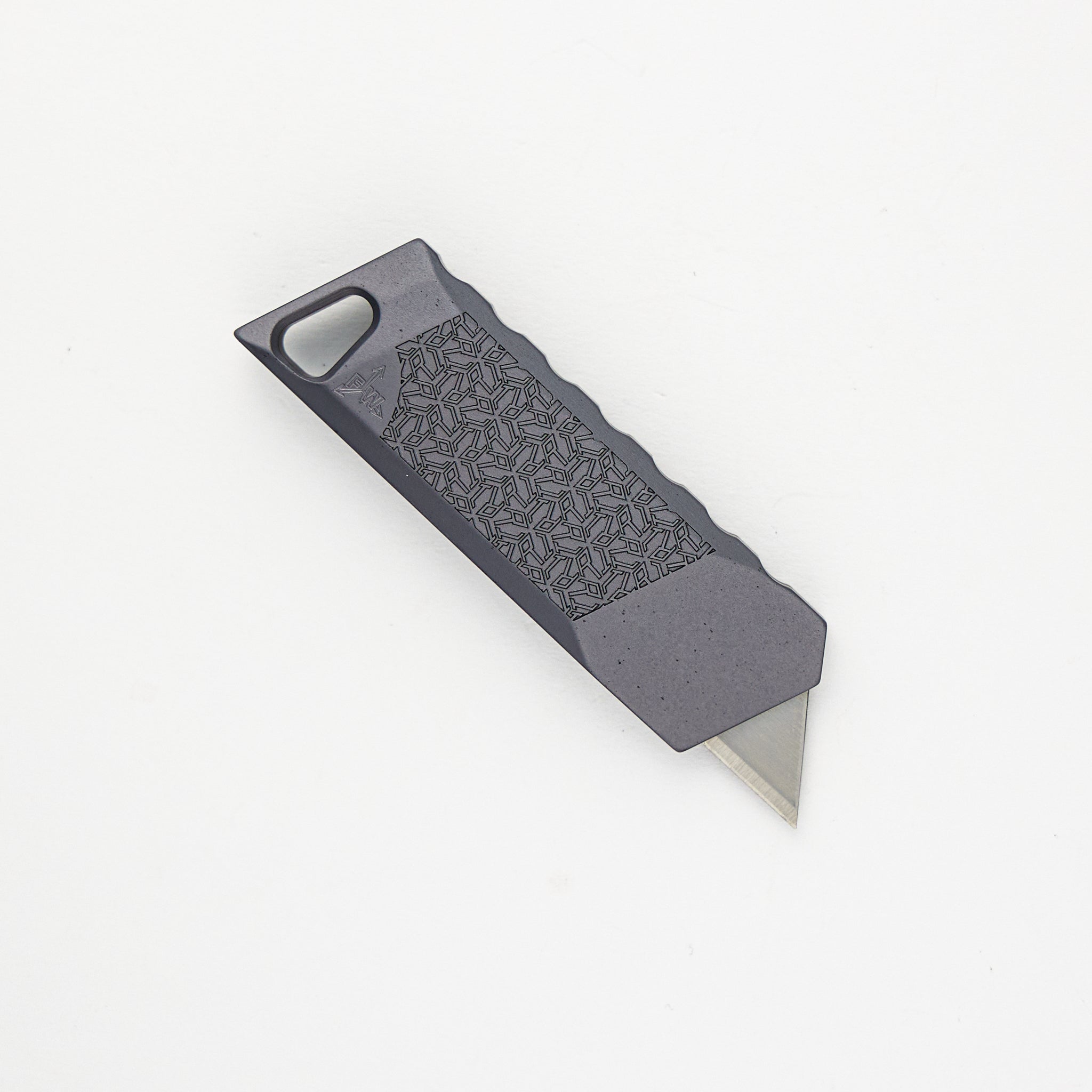 Bob The Boxcutter – R1P – Aluminum – Grey