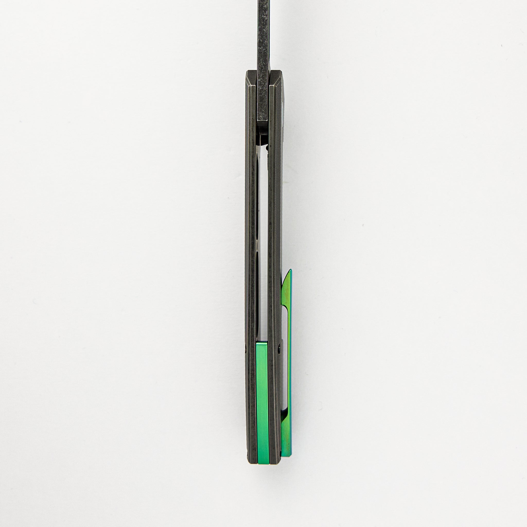 Veli – Dark Stonewashed Textured Titanium Handle – RWL-34 Blade – Green Titanium Hardware