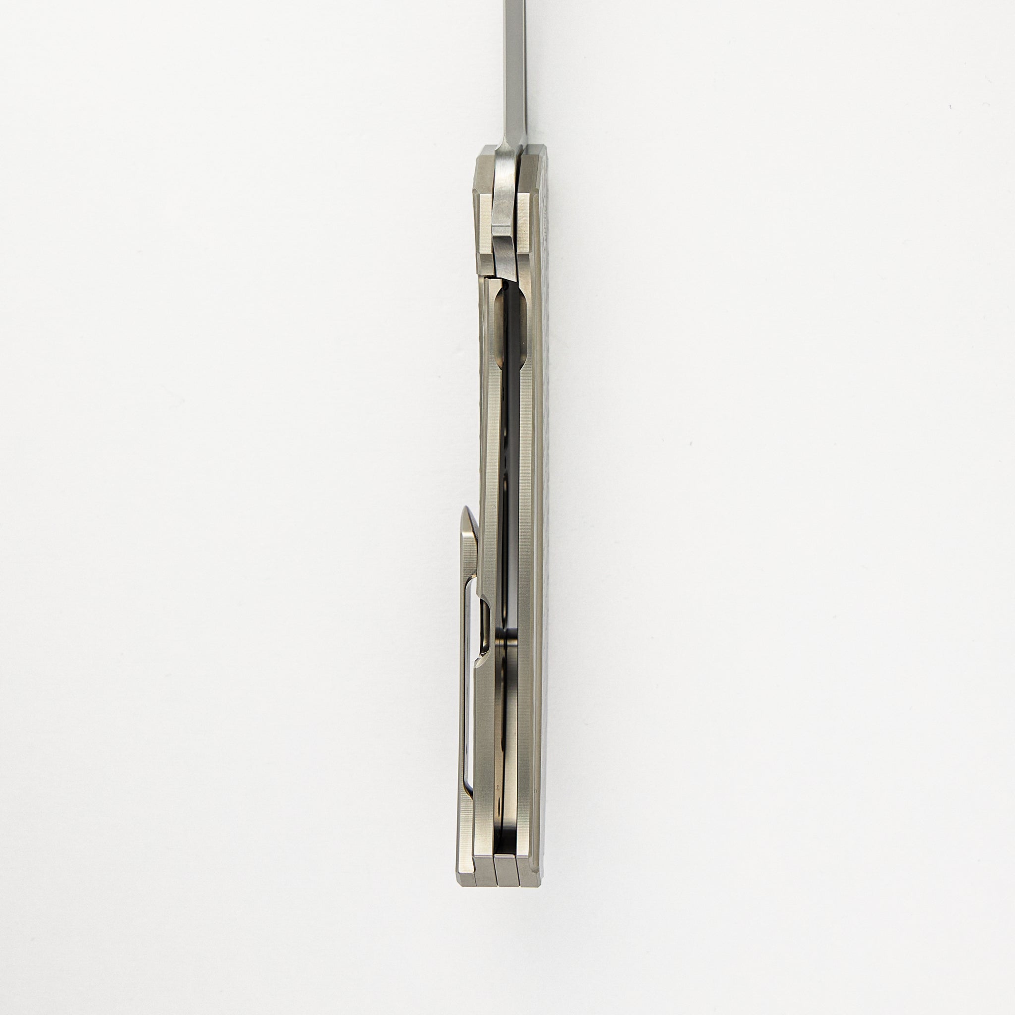 Veli – Fade Honeycomb Textured Titanium Handle – RWL-34 Blade – Blasted Titanium Hardware