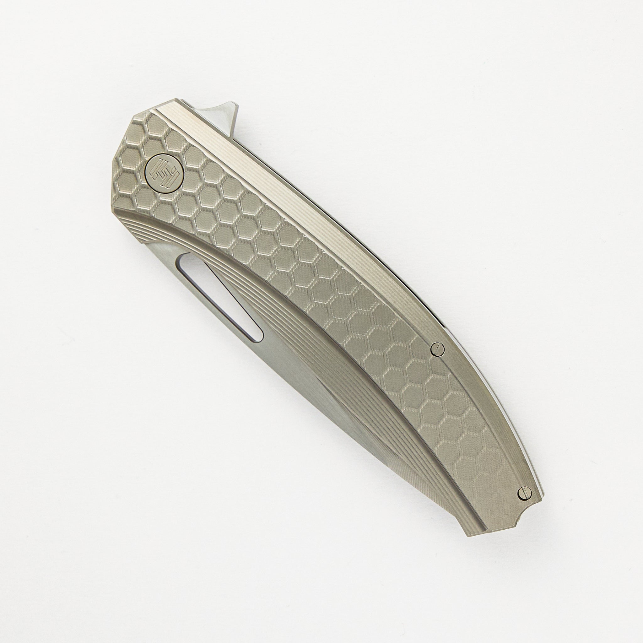 Veli – Fade Honeycomb Textured Titanium Handle – RWL-34 Blade – Blasted Titanium Hardware