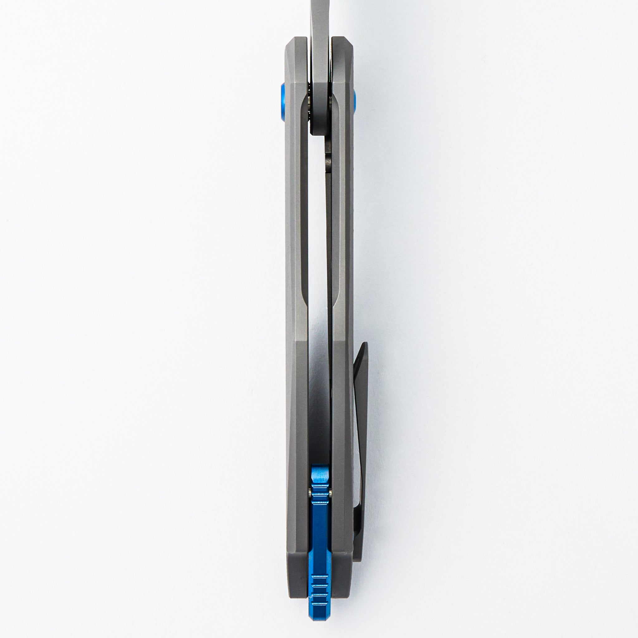 Arius - Patterned Titanium Handle - Blue Hardware - Burnished w/ Polished Flats M390 Blade