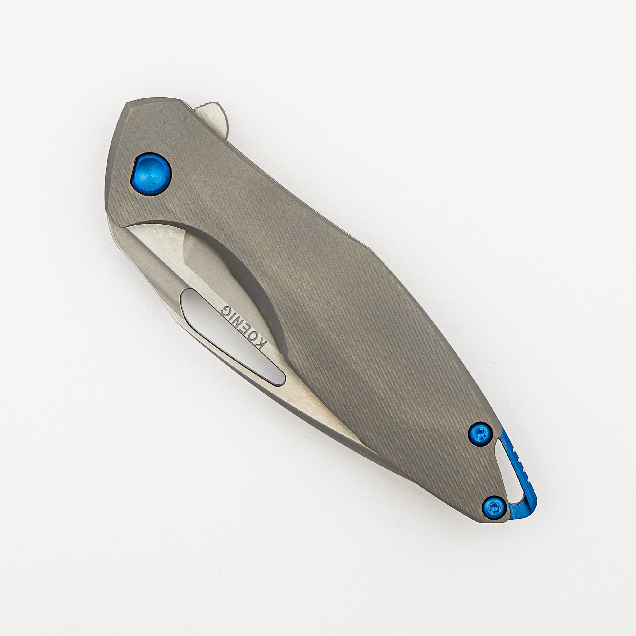 Arius - Corda Titanium Handle - Blue Hardware - Burnished W/ Polished Flats M398 Blade