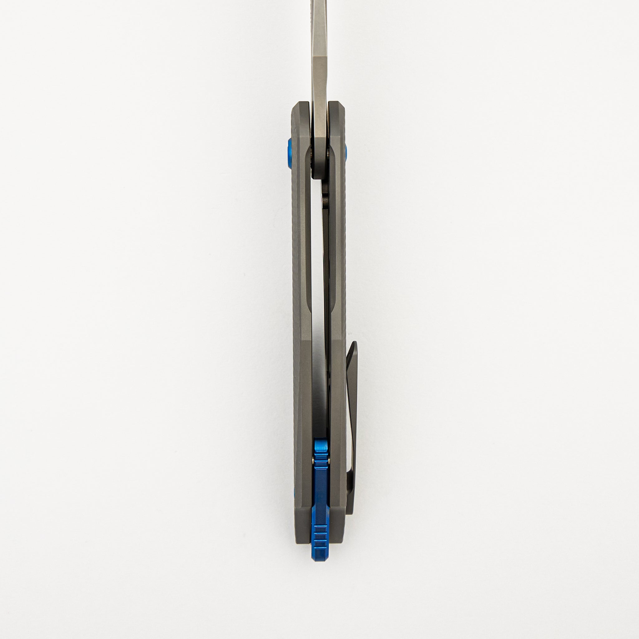 Arius - Corda Titanium Handle - Blue Hardware - Burnished W/ Polished Flats M398 Blade