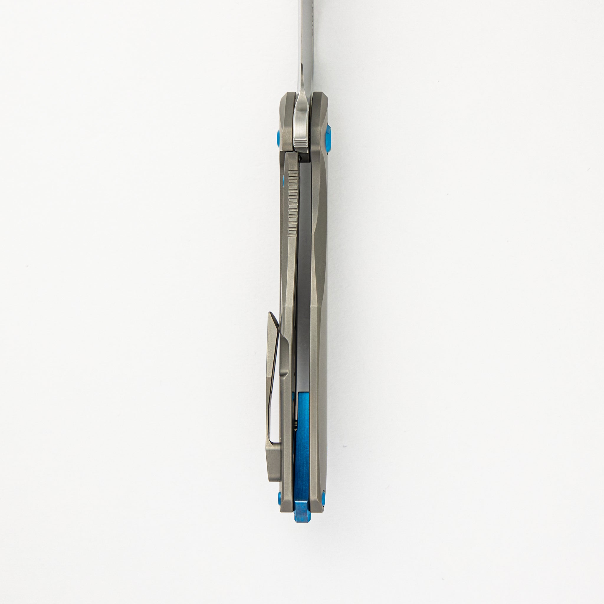 Mini Arius - Smooth Titanium Handle - Blue Hardware - Burnished W/ Polished Flats M390 Blade