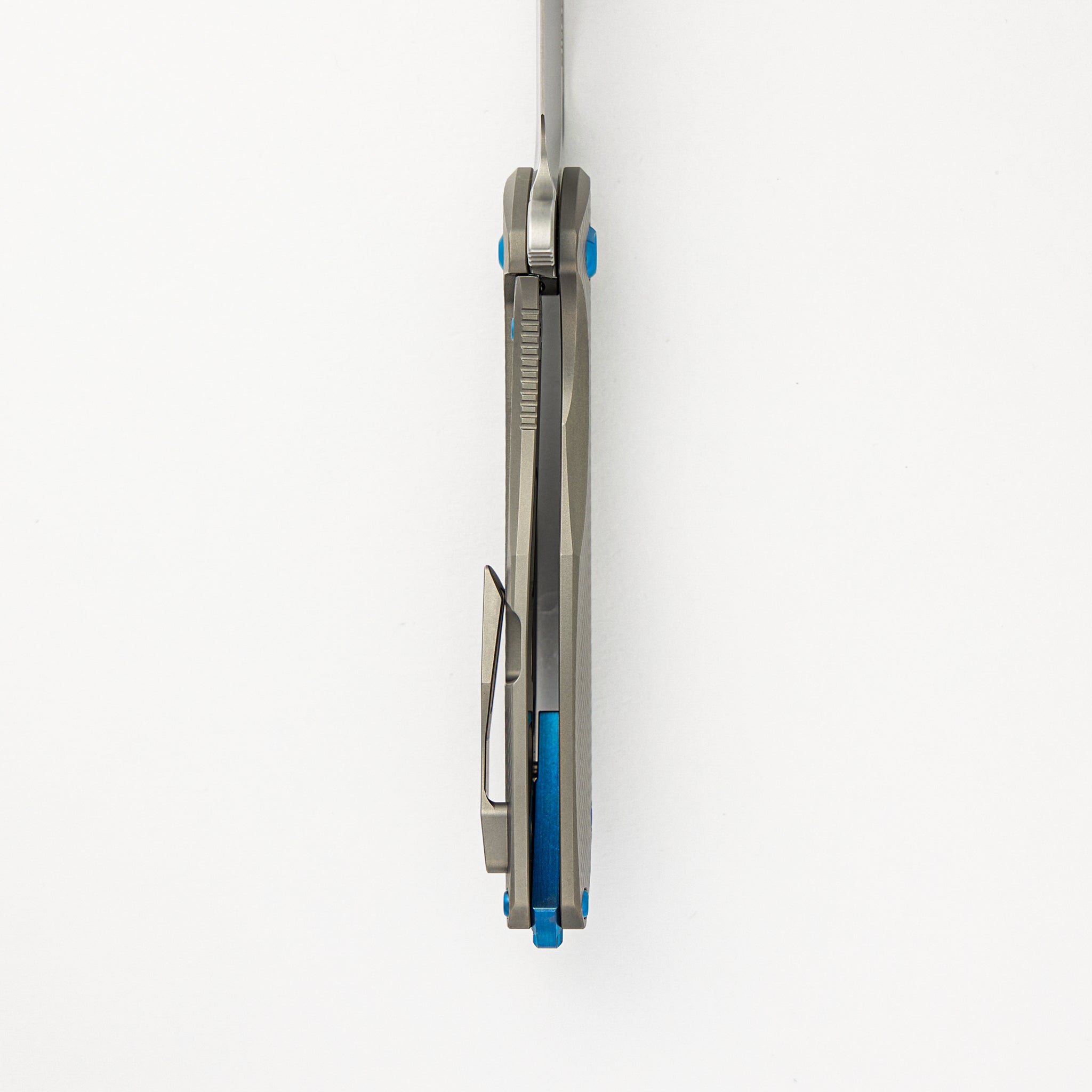 Mini Arius - Corda Titanium Handle - Blue Hardware - Burnished W/ Polished Flats M390 Blade