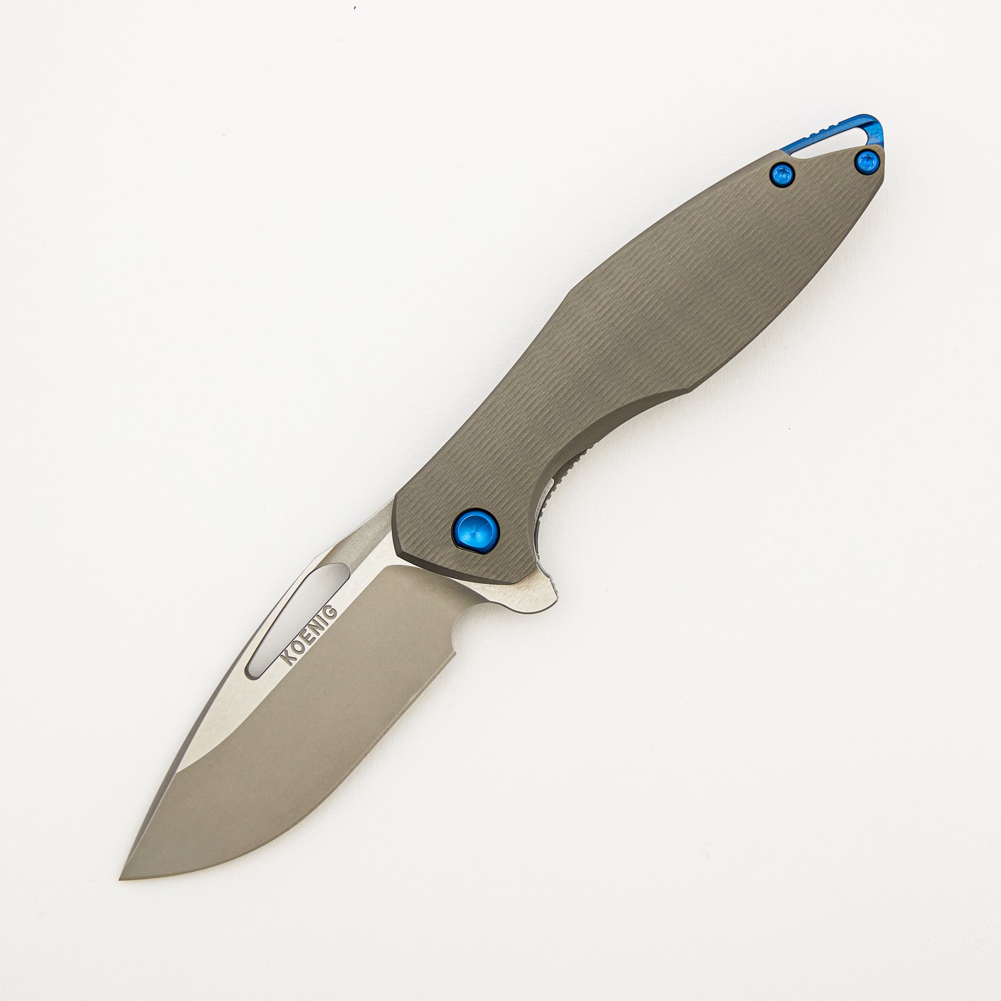 Mini Arius - Plexa Titanium Handle - Blue Hardware - Burnished W/ Polished Flats M390 Blade