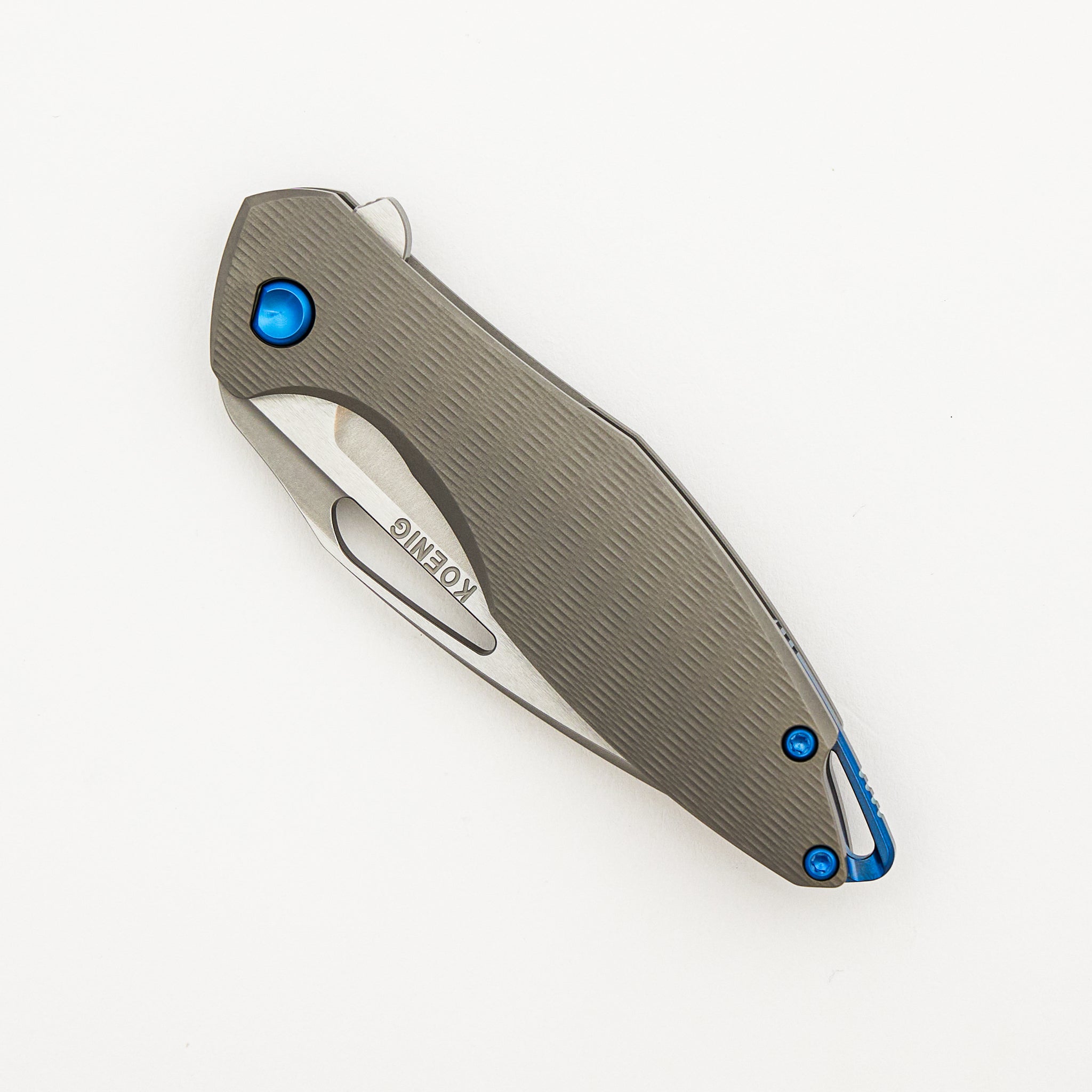 Mini Arius - Plexa Titanium Handle - Blue Hardware - Burnished W/ Polished Flats M390 Blade