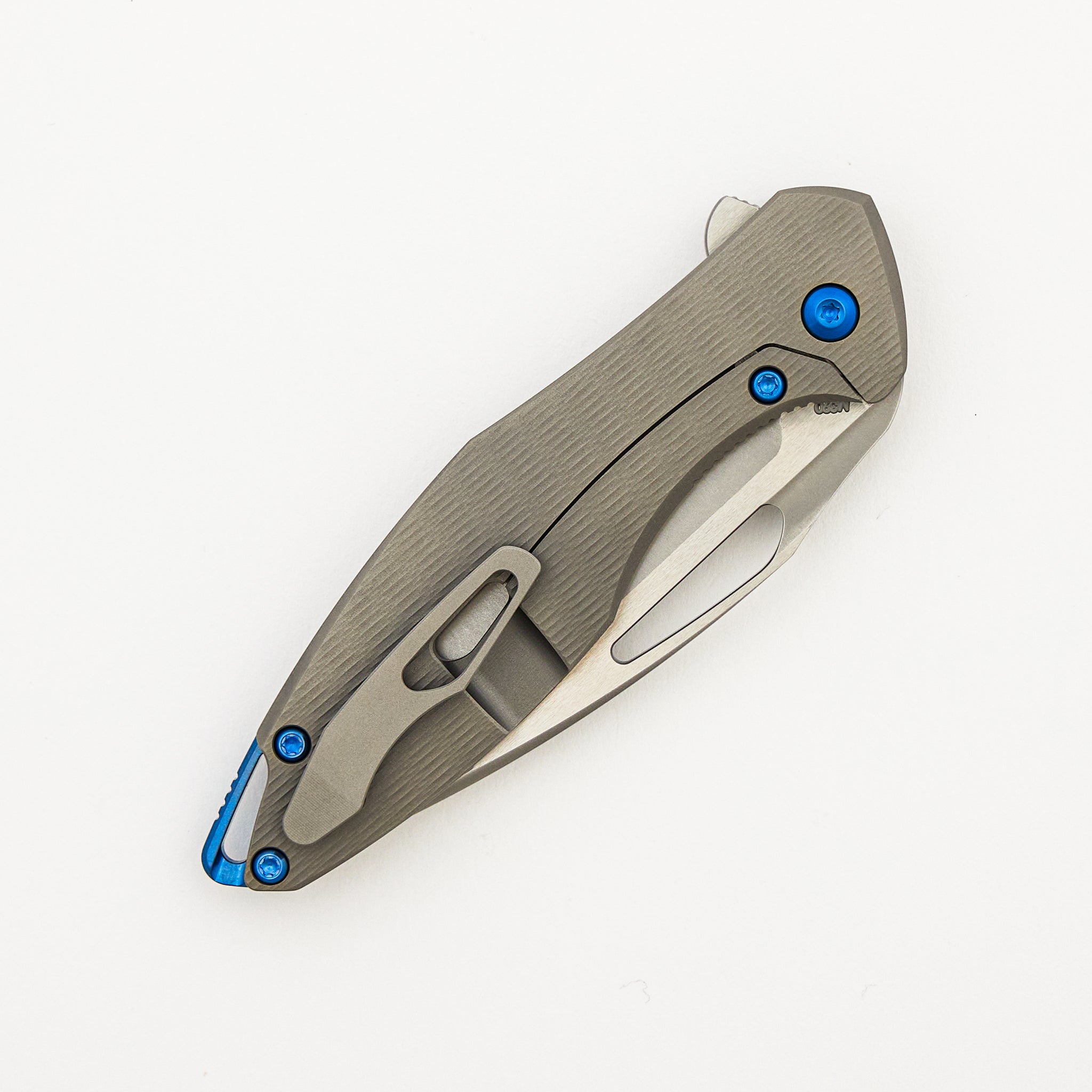 Mini Arius - Plexa Titanium Handle - Blue Hardware - Burnished W/ Polished Flats M390 Blade