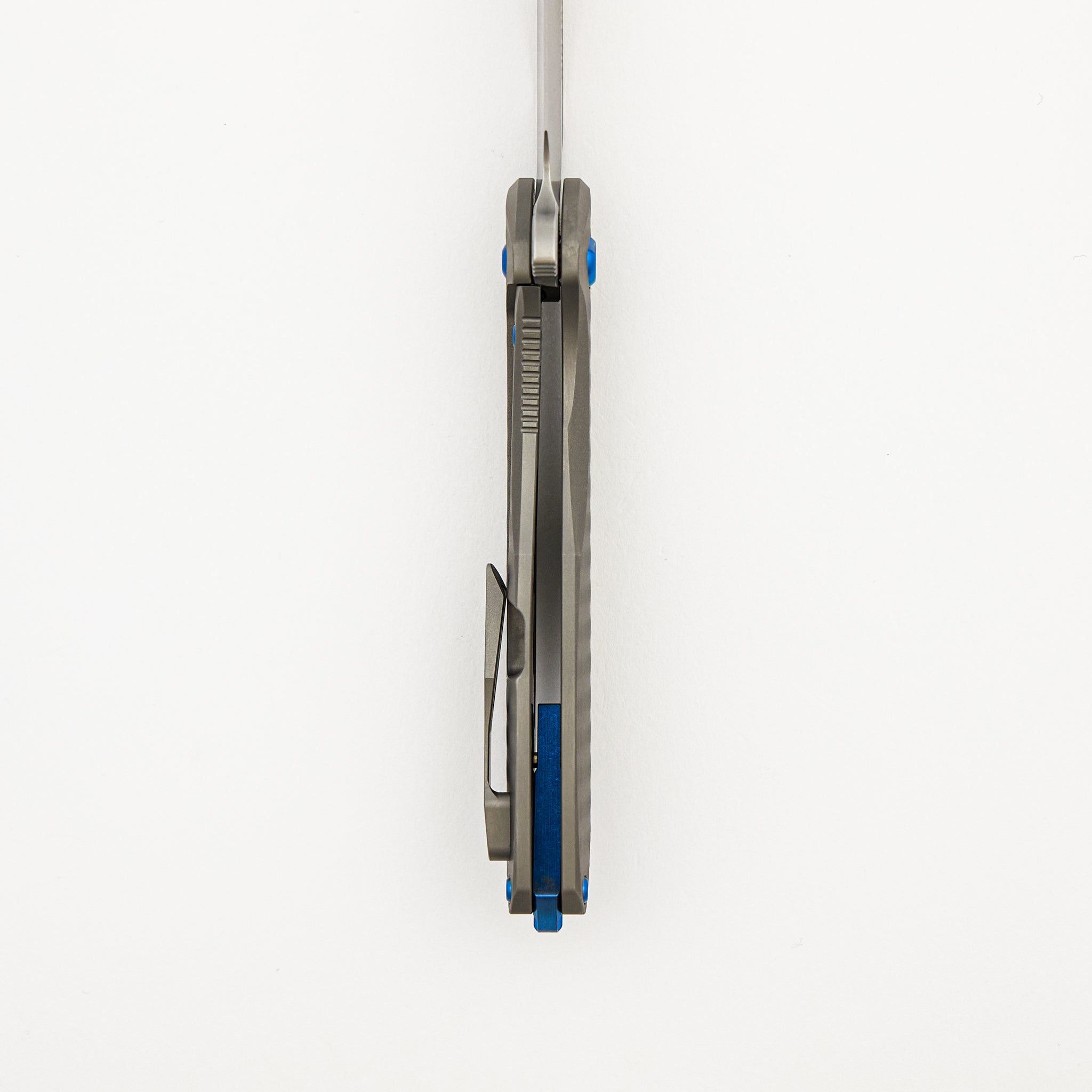 Mini Arius - Plexa Titanium Handle - Blue Hardware - Burnished W/ Polished Flats M390 Blade