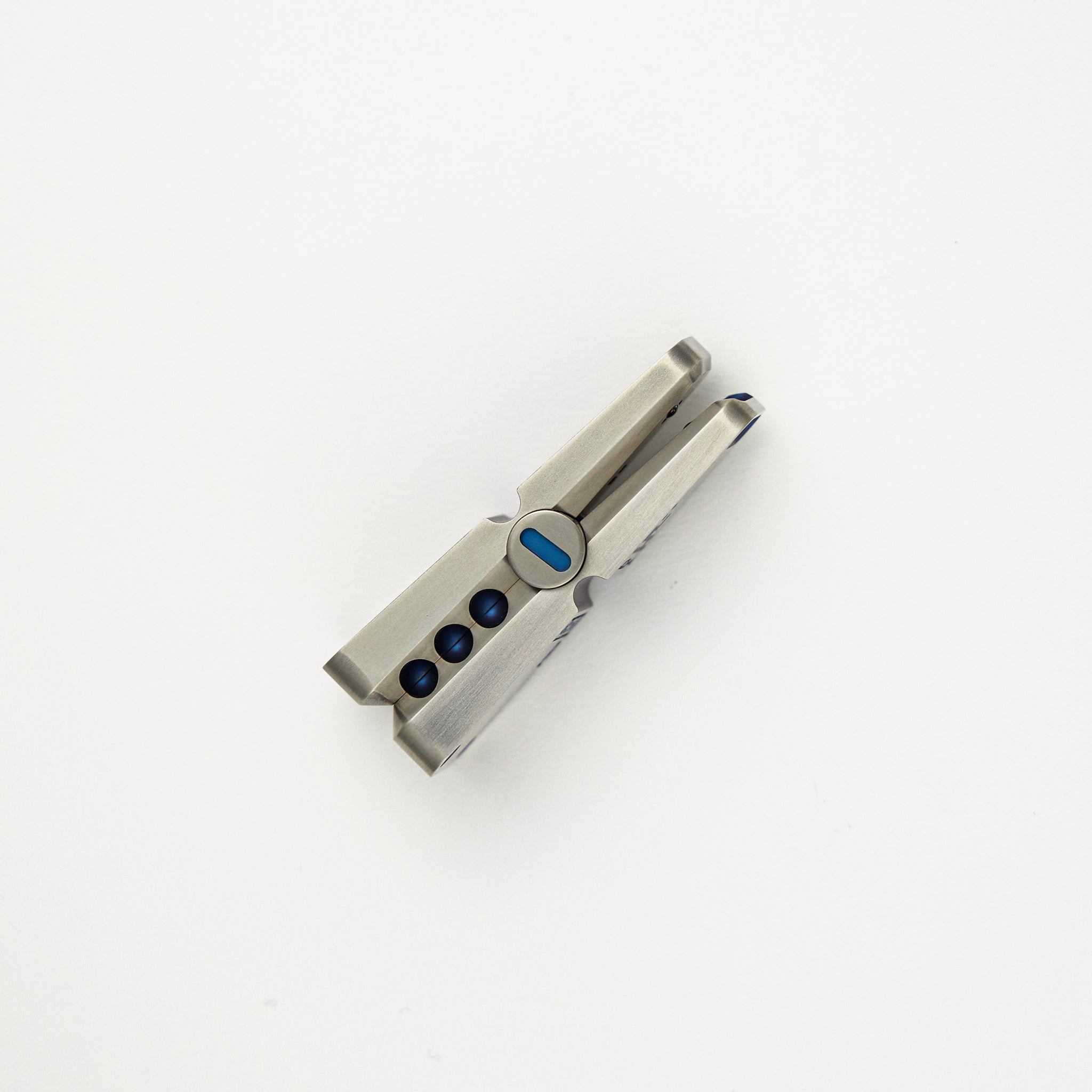 Crocbeats Clicker - Magnetic Fidget Toy - Spy Wars Series - Titanium Blue