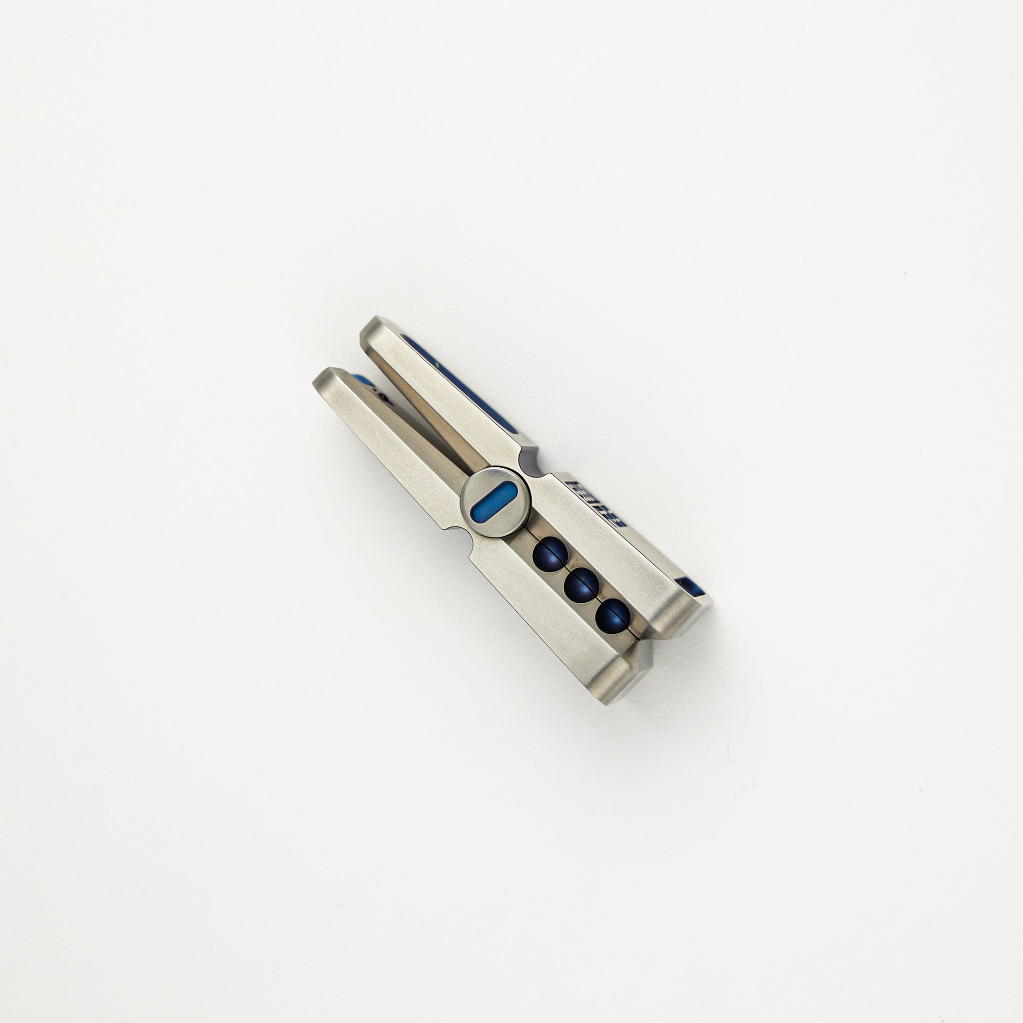 Crocbeats Clicker - Magnetic Fidget Toy - Spy Wars Series - Titanium Blue