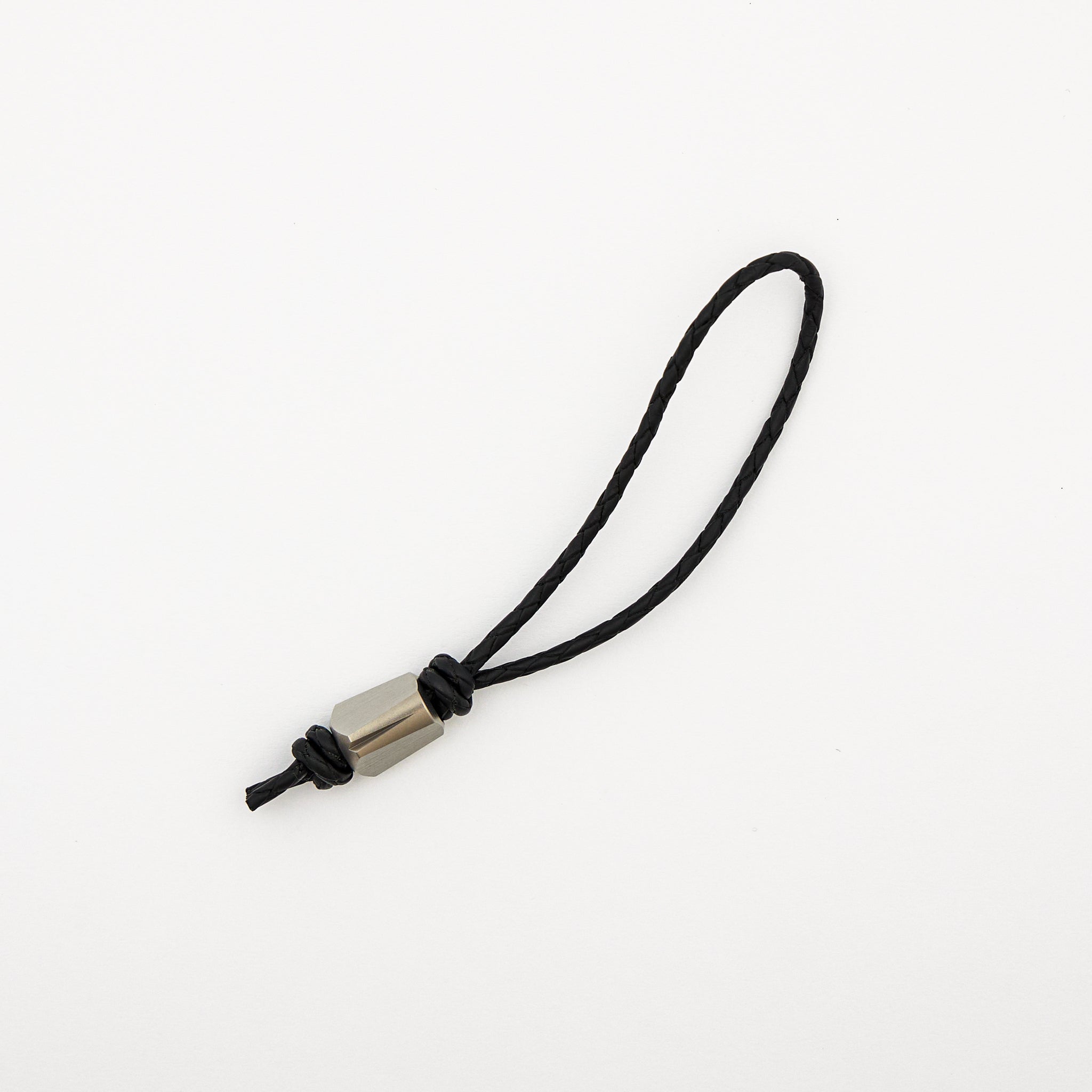 Bead – Titanium - Black Leather