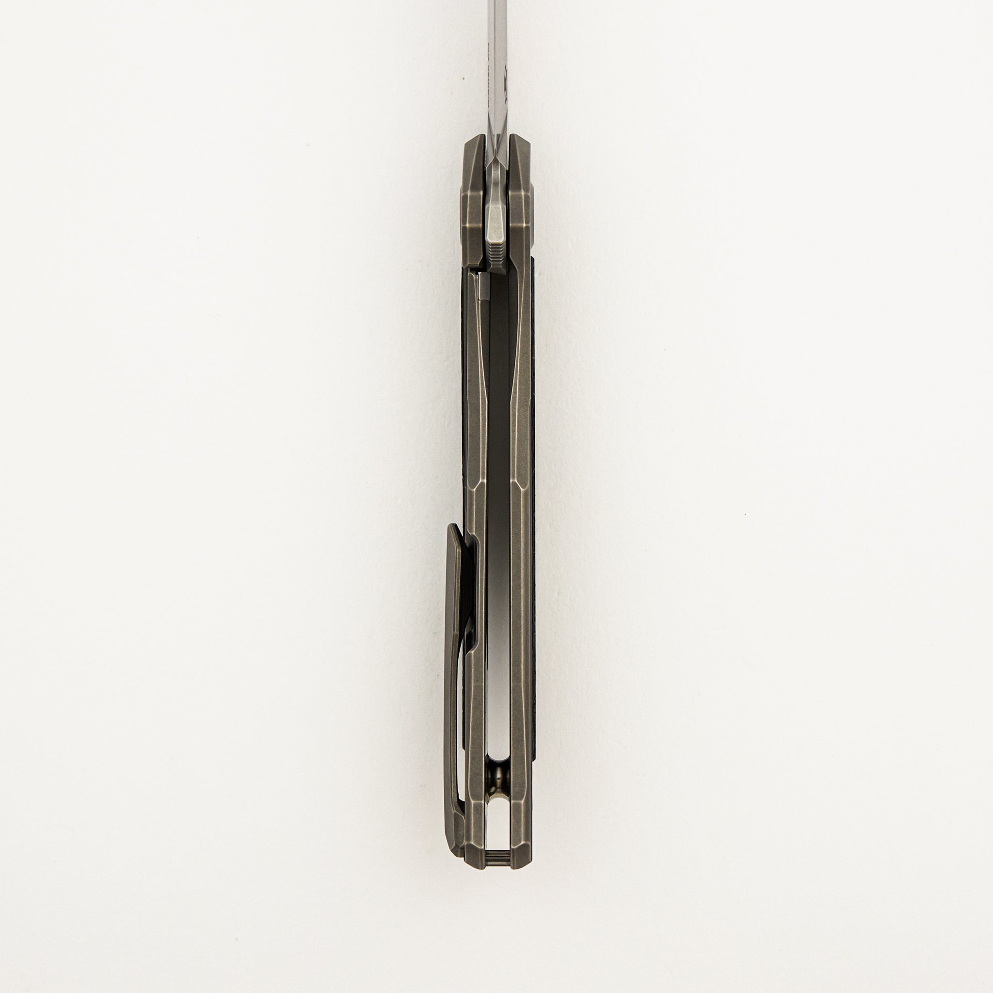"R1 Edition" Ursus Quantum NL - Cromax PM Blade - Titanium Handle - R1 Pattern Carbon Fiber Inlay - MRBS