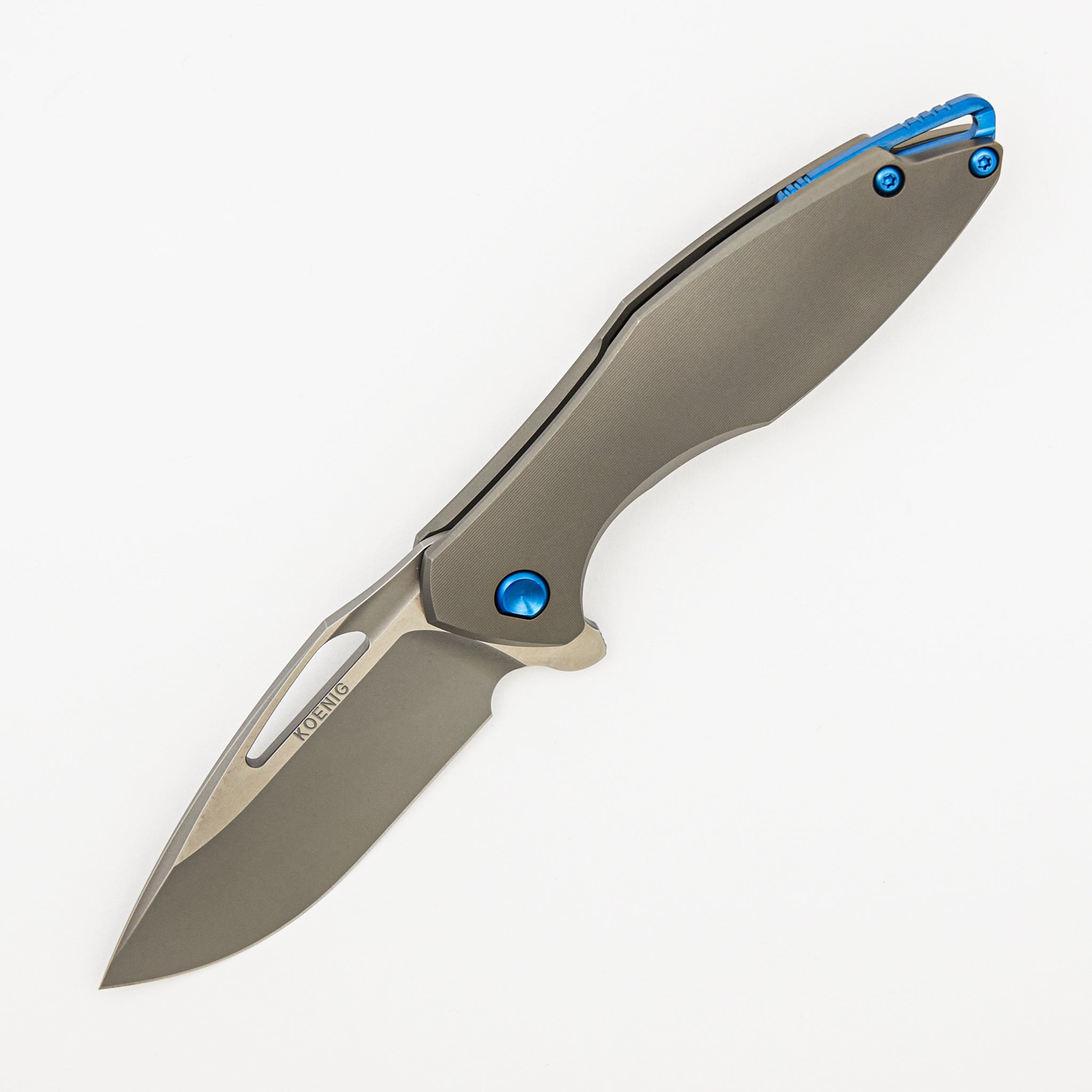 Arius - Smooth Titanium Handle - Blue Hardware - Burnished W/ Polished Flats M390 Blade
