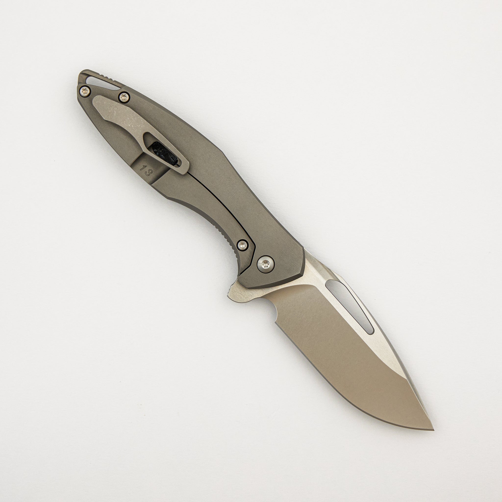 Mini Arius - Smooth White CarboTi Handle - Brightwashed W/ Polished Flats M390 Blade