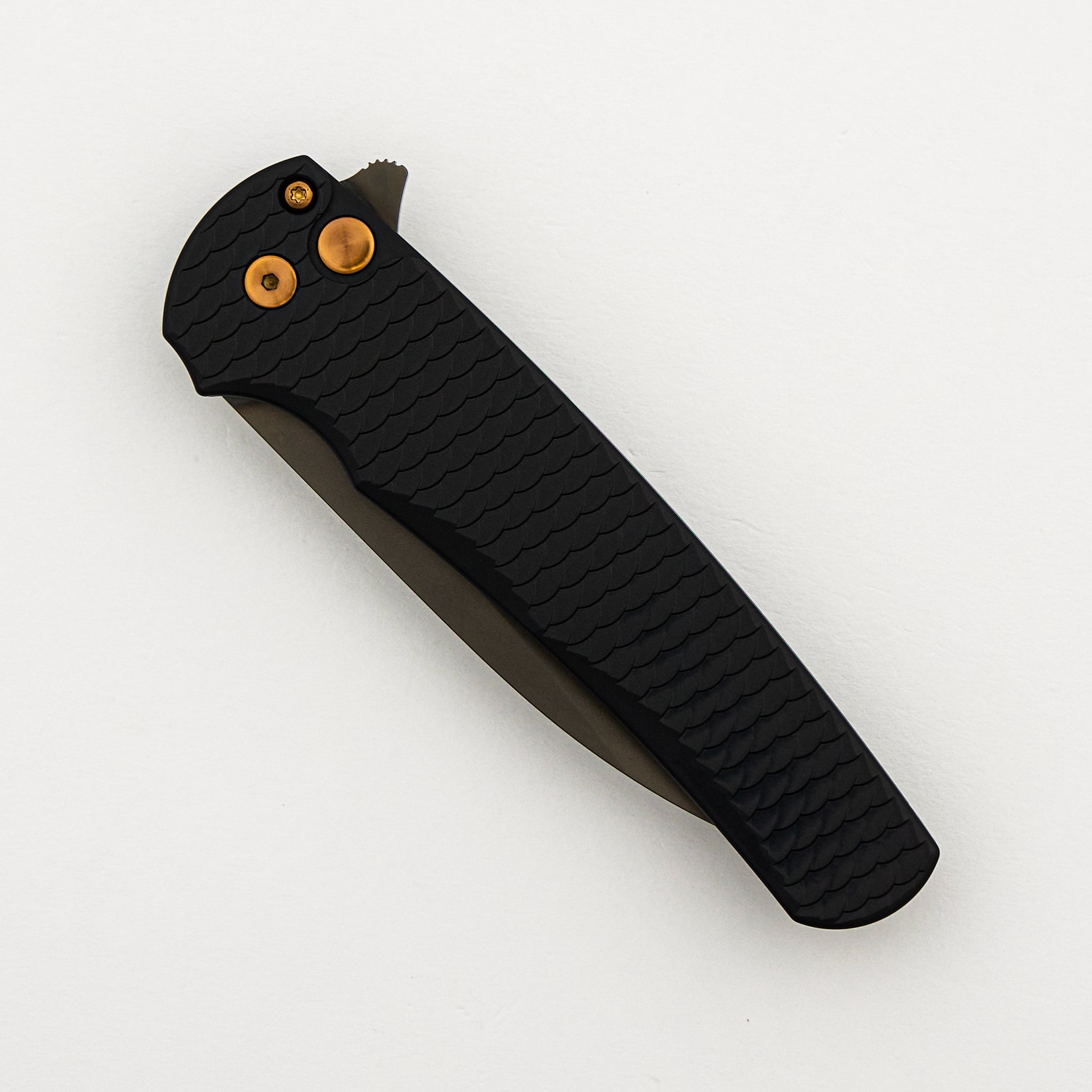 Malibu Flipper - 5336-LTD SG RGH - Black "Dragon Scale" Handle - Smokey Grey Wharncliffe MagnaCut Blade