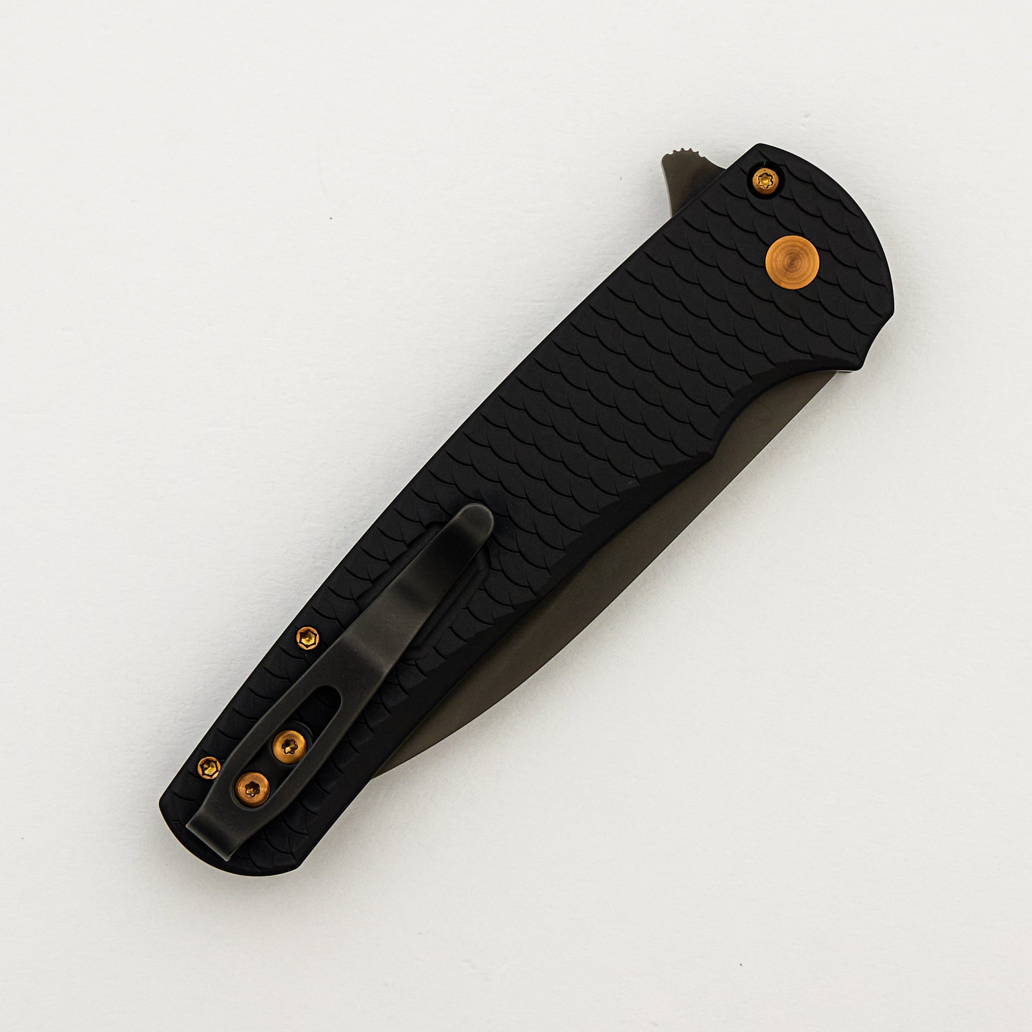Malibu Flipper - 5336-LTD SG RGH - Black "Dragon Scale" Handle - Smokey Grey Wharncliffe MagnaCut Blade