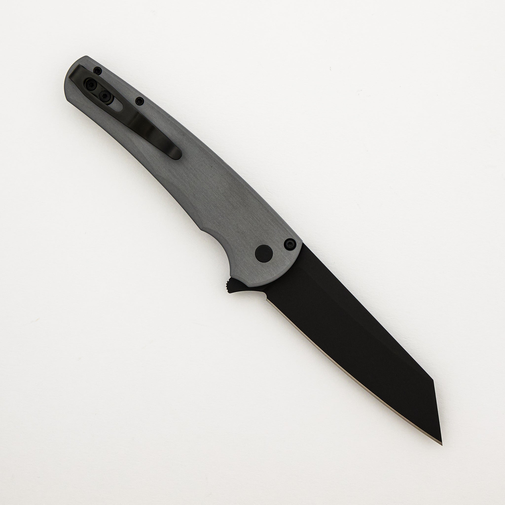 Malibu Flipper - 5403-GREY - Smooth Grey Handle - DLC Black MagnaCut Reverse Tanto Blade