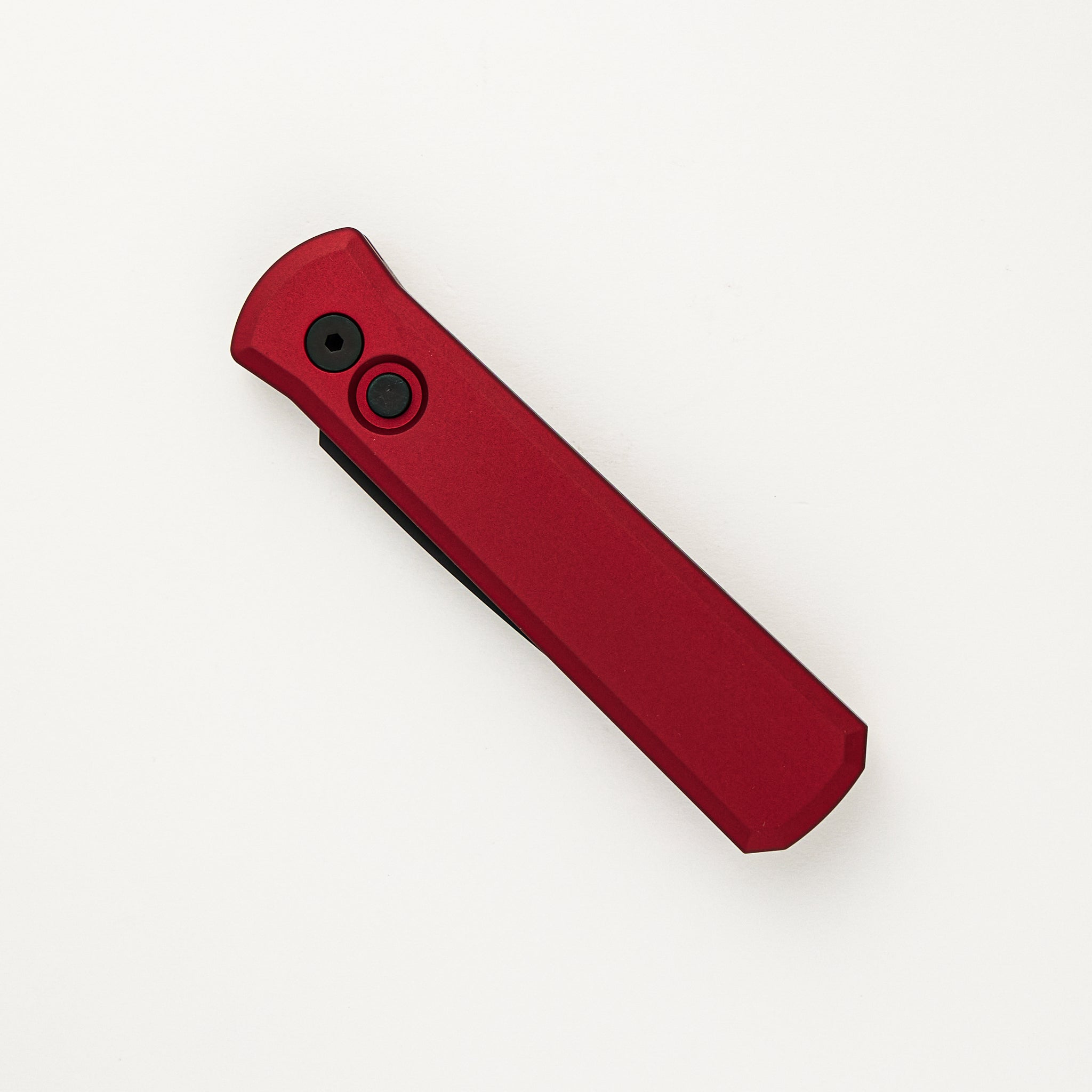 Godson – Solid Red Handle – Black DLC 154-CM Blade - 721-RED