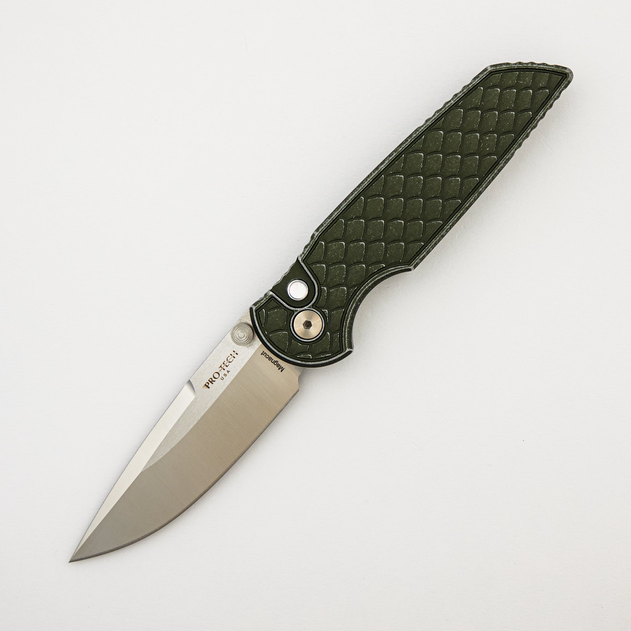 TR-3 Integrity - INT1105-LTD BW REPTILE Green - Battleworn "Reptile" Texture Green Handle - Machine Satin MagnaCut Blade - Pearl