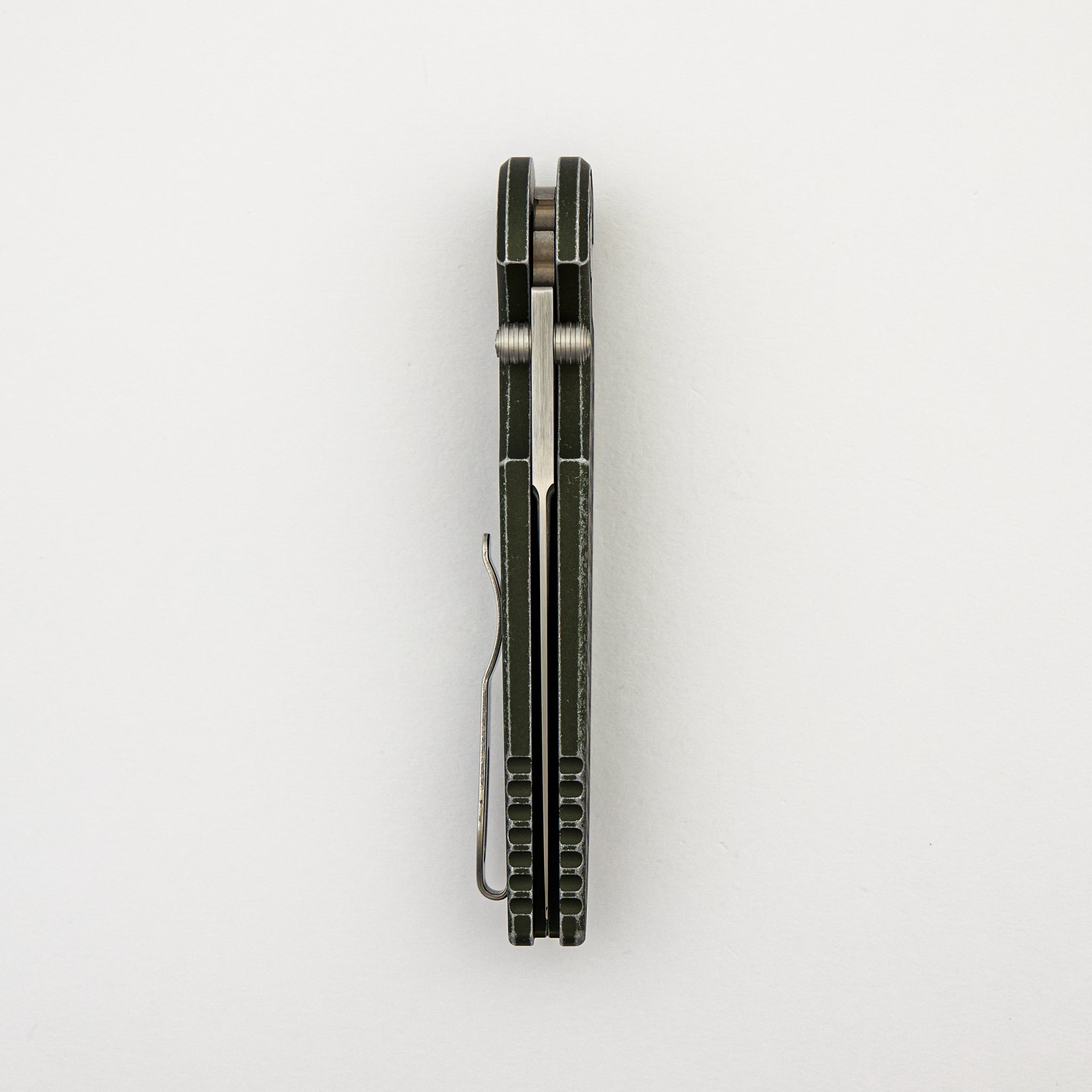 TR-3 Integrity - INT1105-LTD BW REPTILE Green - Battleworn "Reptile" Texture Green Handle - Machine Satin MagnaCut Blade - Pearl