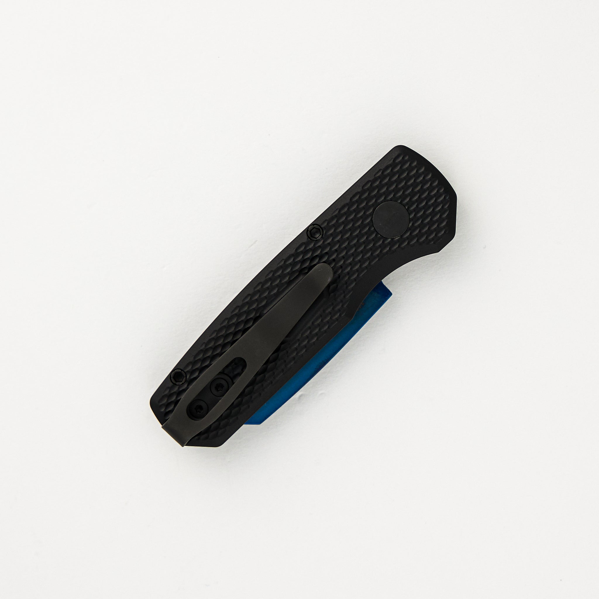 Runt 5 – Black Textured Aluminum Handle - Sapphire Blue MagnaCut Reverse Tanto Blade - R5406-SB