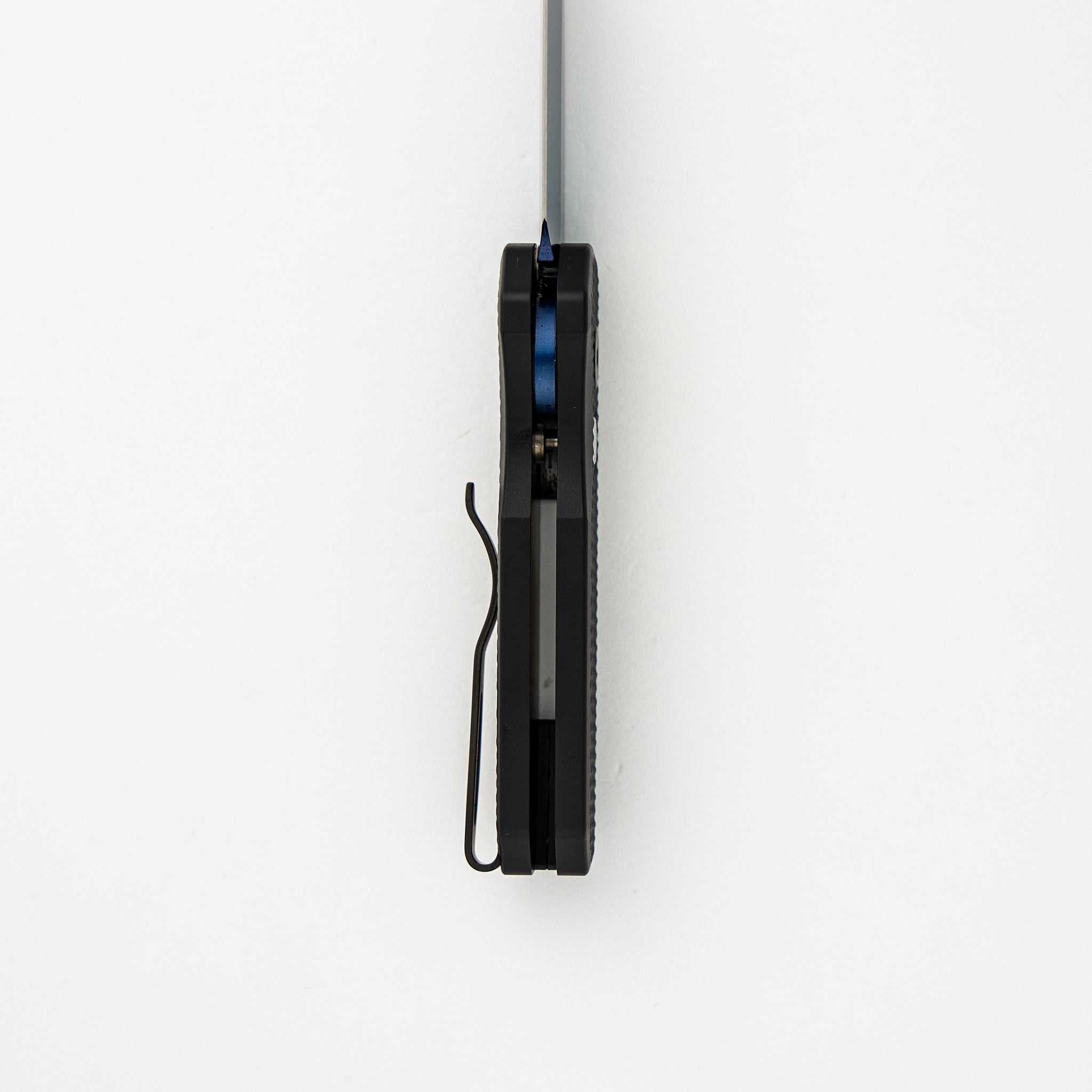 Runt 5 – Black Textured Aluminum Handle - Sapphire Blue MagnaCut Reverse Tanto Blade - R5406-SB