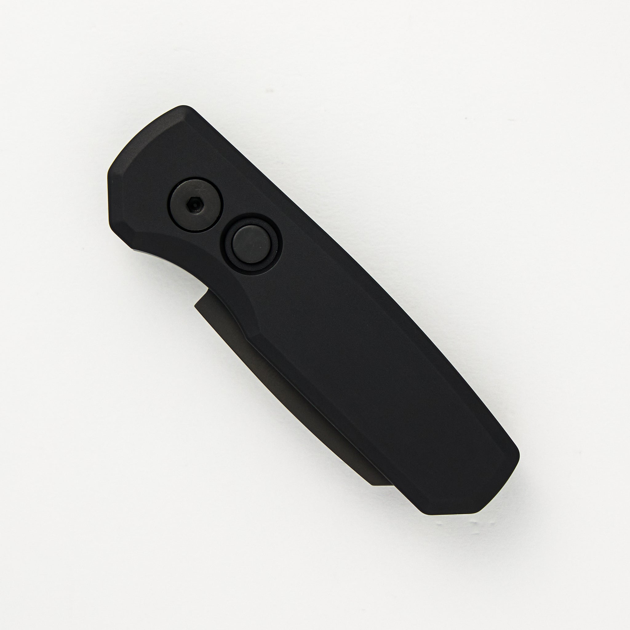 Runt 5 – Smooth Black Aluminum Handle – DLC Black Magnacut Reverse Tanto Blade – R5403