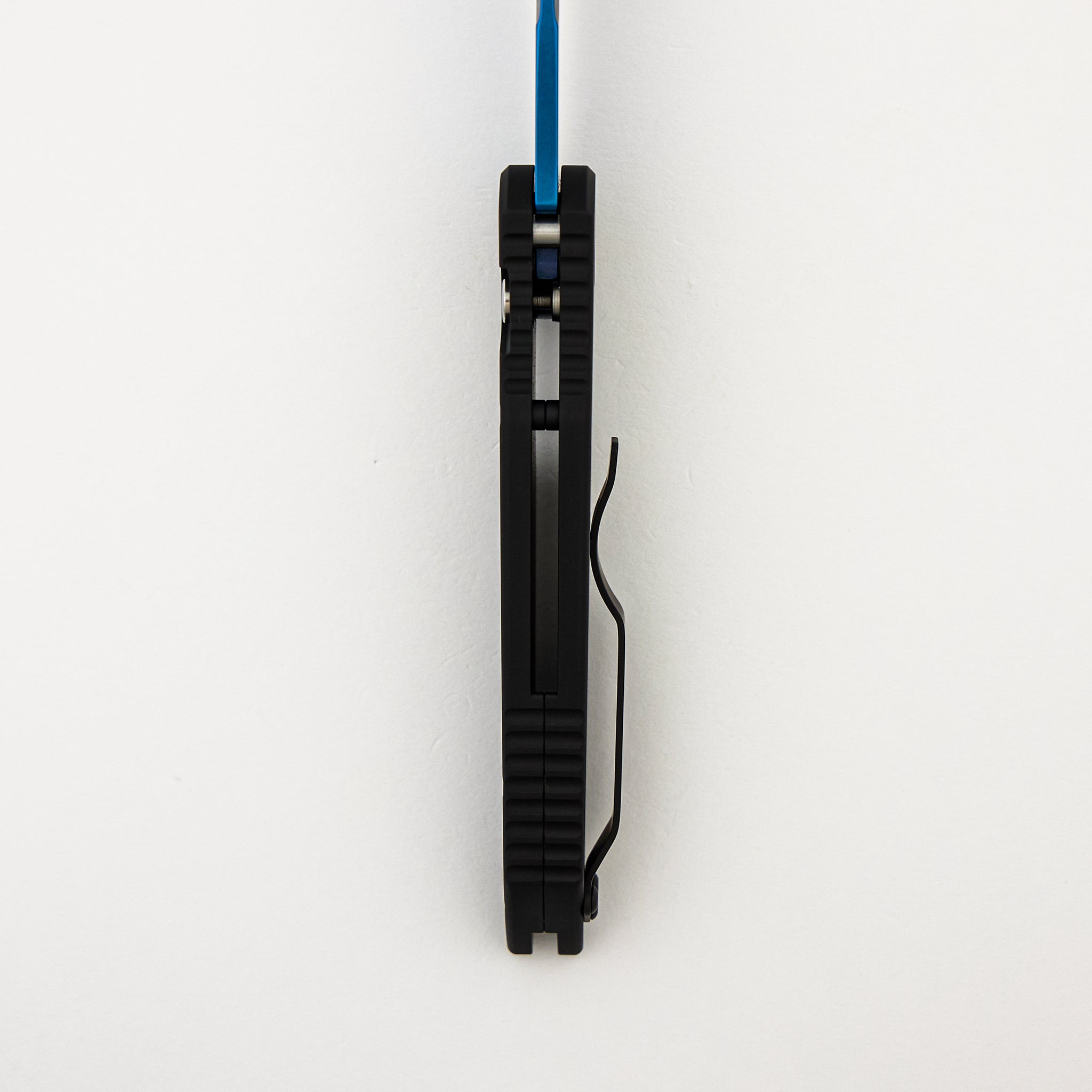 TR-3 SB MC - Tactical Response 3 - Black Aluminum Handle With Grooves - Sapphire Blue MagnaCut Blade