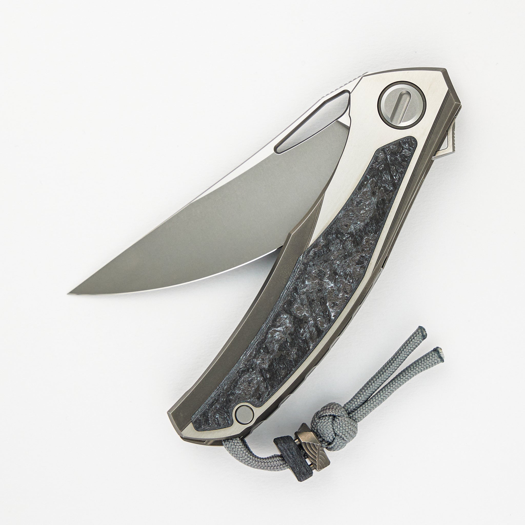 Quantum WKM - Titanium/White CarboTi Handle - S90V Blade - SRRBS - 2024 R1 Invitational