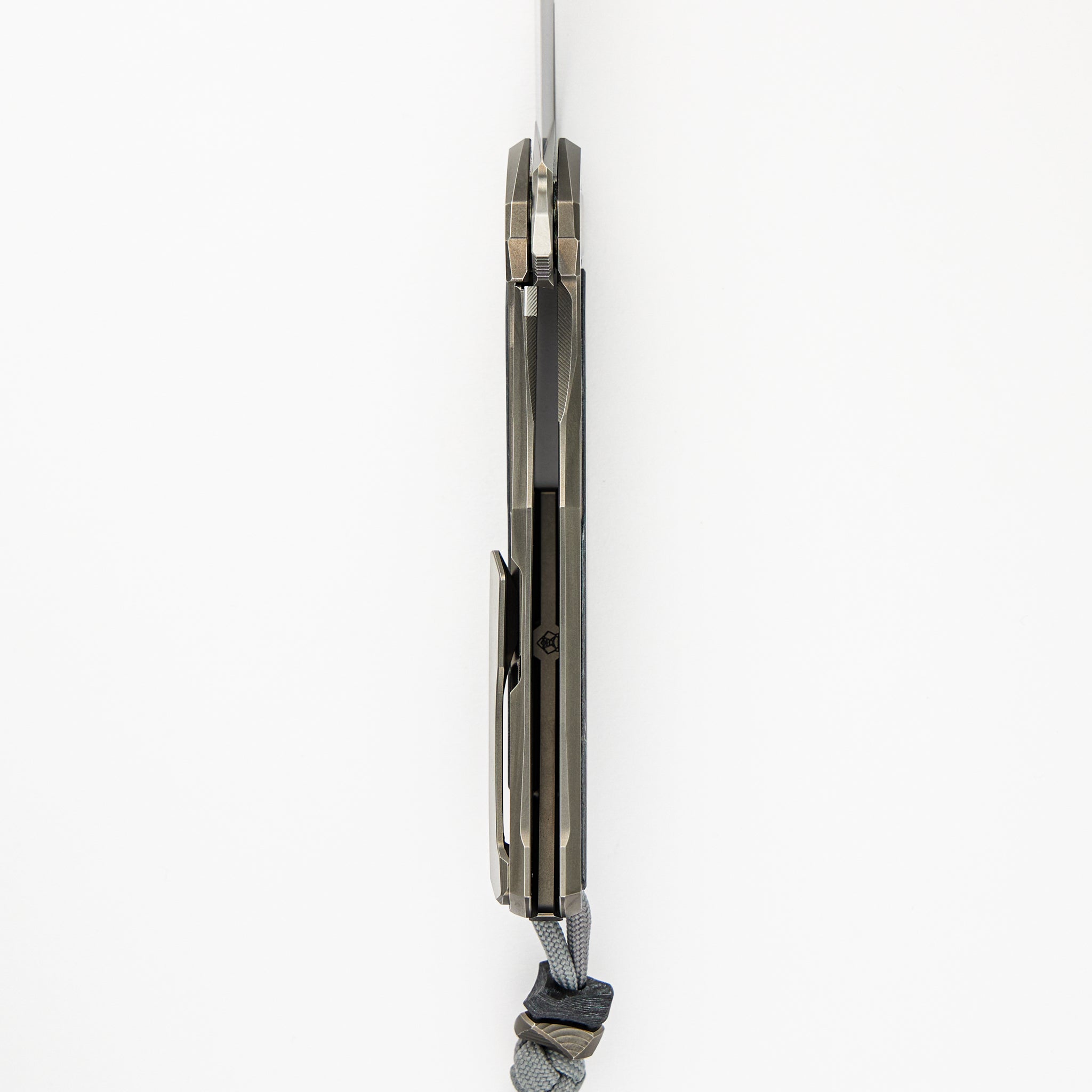 Quantum WKM - Titanium/White CarboTi Handle - S90V Blade - SRRBS - 2024 R1 Invitational