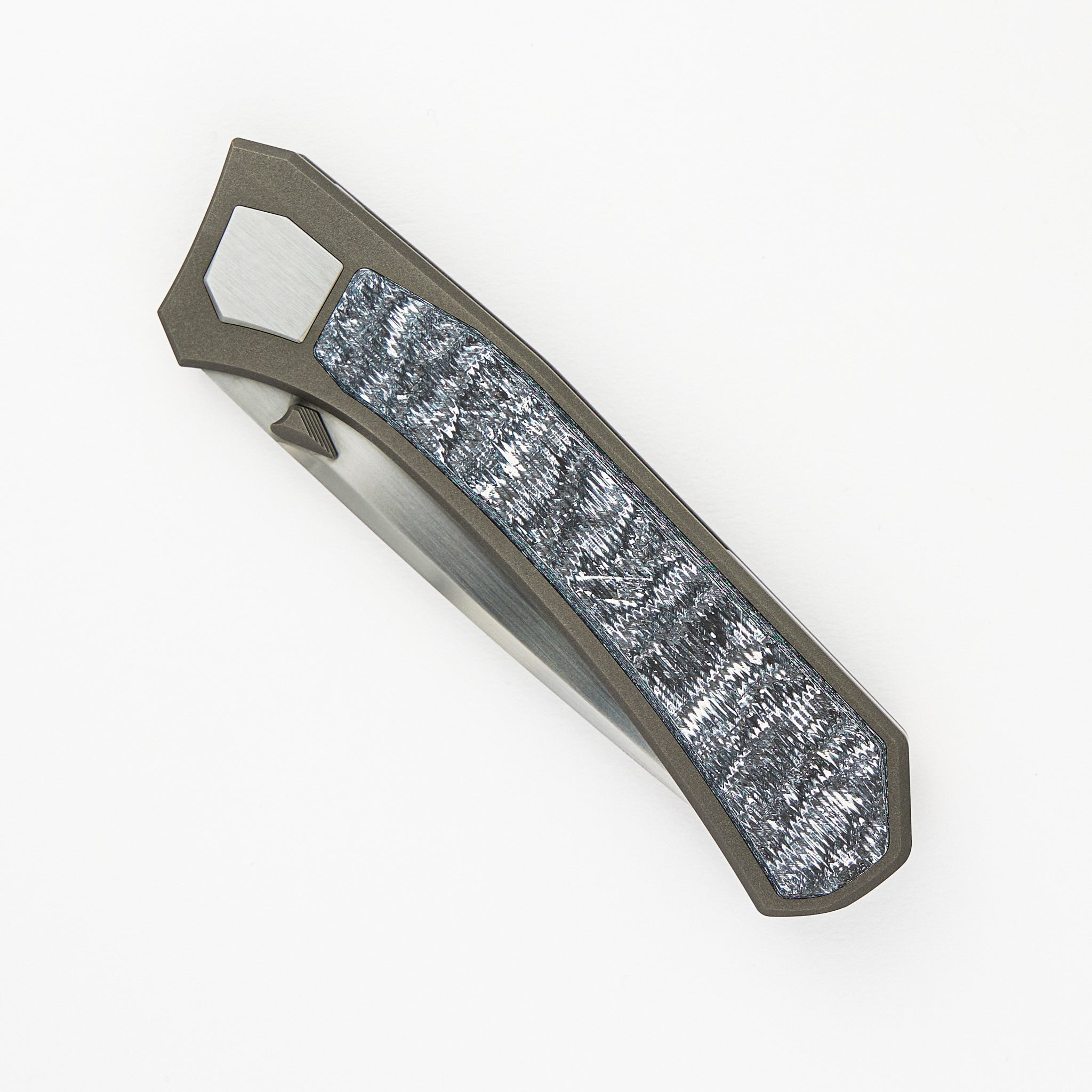 White CarboTi NM1B Folder - 2024 R1 Invitational