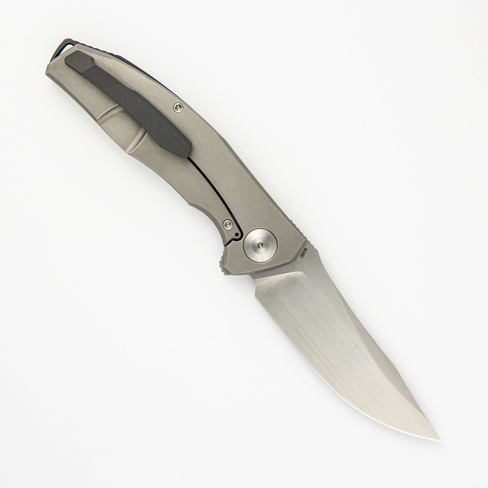 Adzin Flipper – Hand Satin M390 Blade – Zirconium-Titanium Handle
