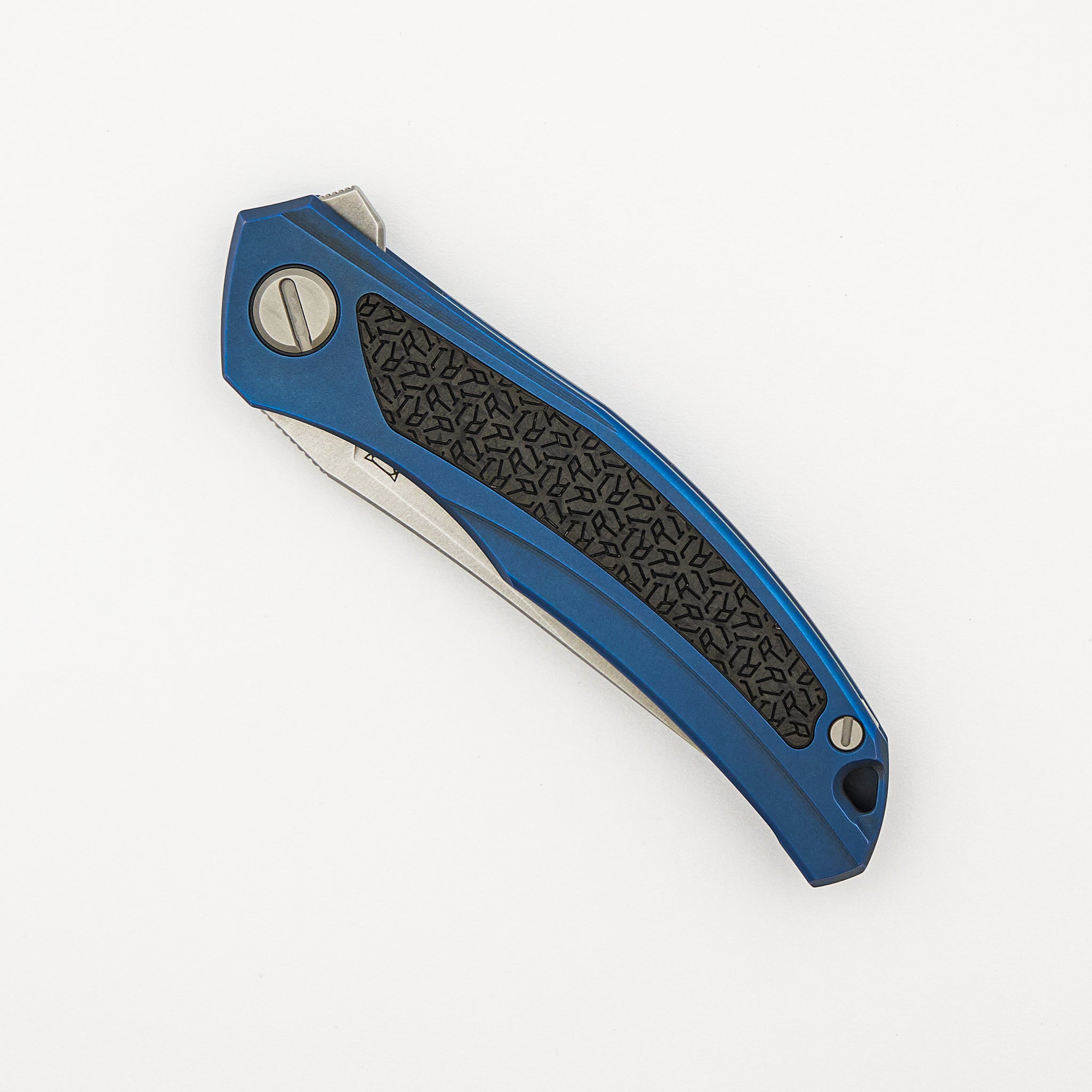 "R1 Edition" Ursus Quantum NL - Cromax PM Blade - Blue Titanium Handle - R1 Pattern Carbon Fiber Inlay - MRBS