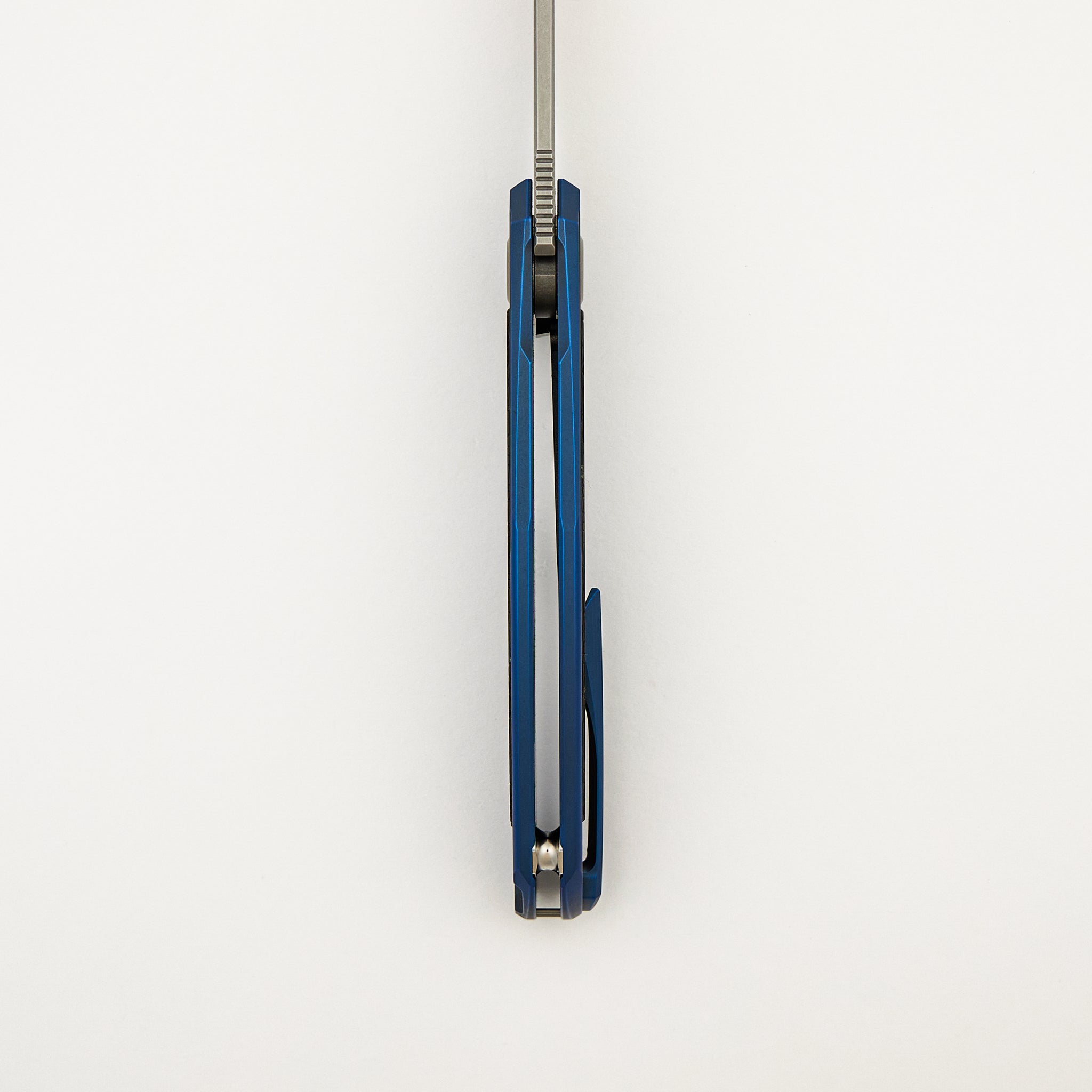 "R1 Edition" Ursus Quantum NL - Cromax PM Blade - Blue Titanium Handle - R1 Pattern Carbon Fiber Inlay - MRBS