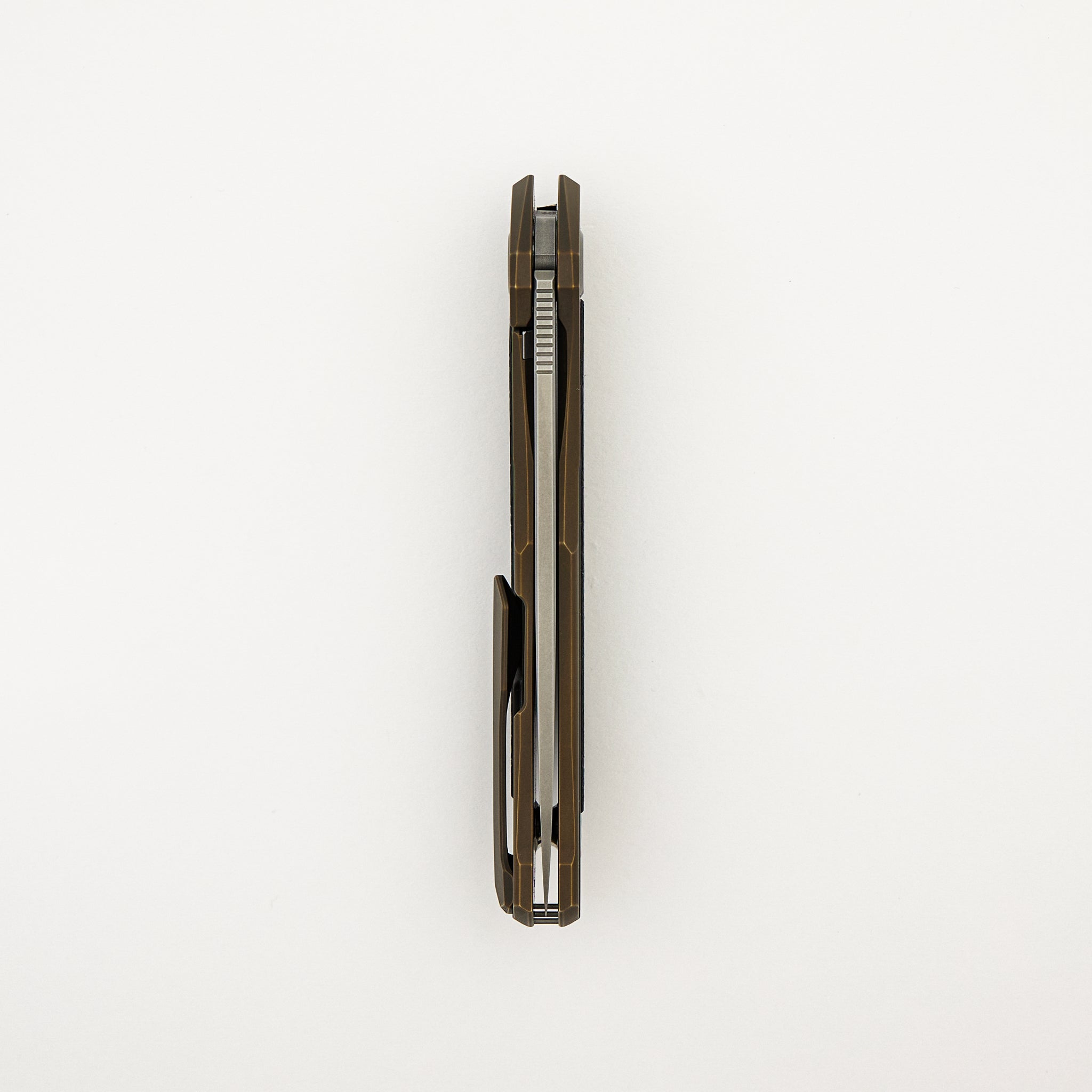 "R1 Edition" Ursus Quantum NL - Cromax PM Blade - Bronze Titanium Handle - R1 Pattern Carbon Fiber Inlay - MRBS